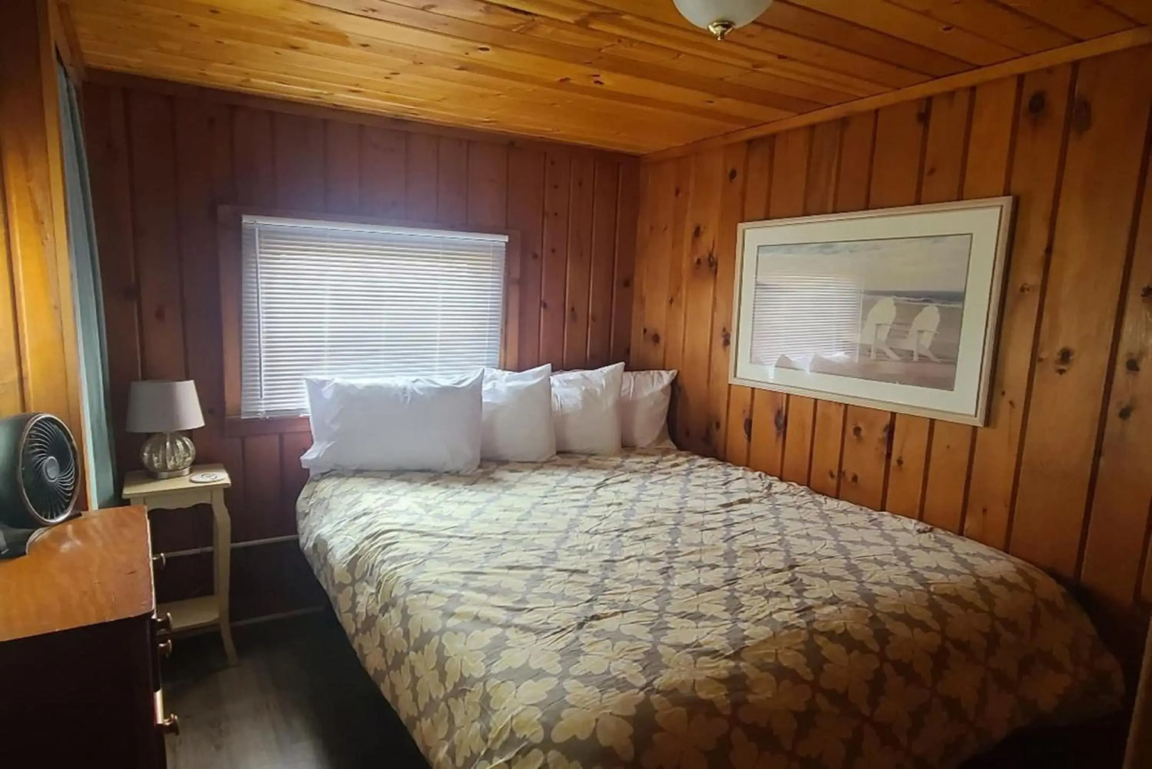 Lake Huron - 1 Bedroom, 1 Bath Lake Front Cabin (Sleeps 4)