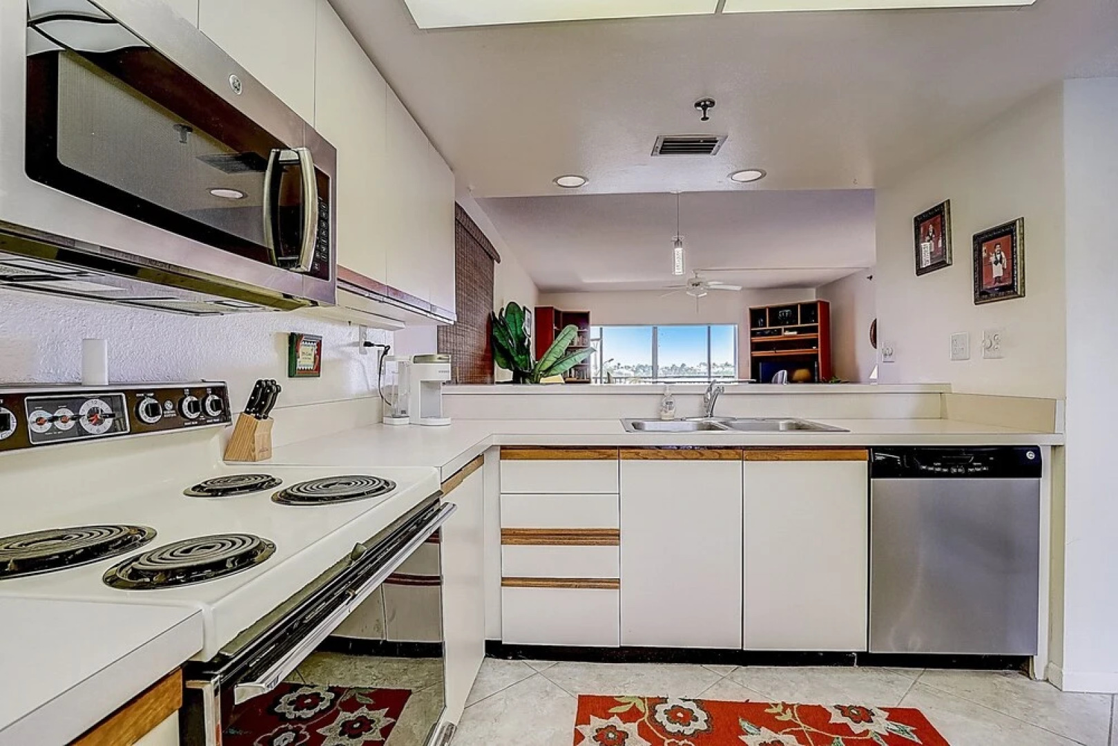 Buttonwood Bliss 2 Bedroom Condo by RedAwning