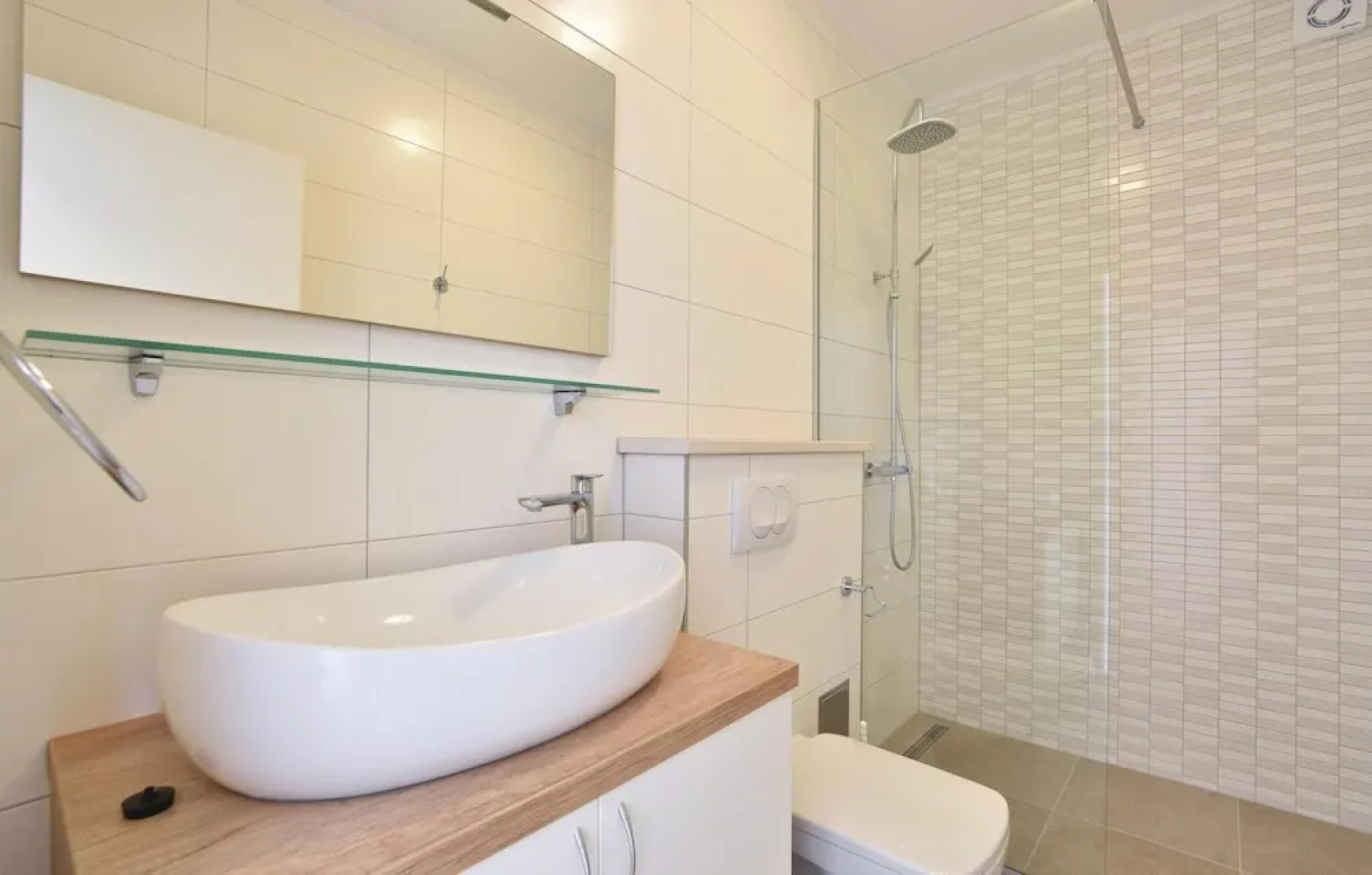 Stunning Home in Okrug Gornji With Jacuzzi, Wifi and 6 Bedrooms