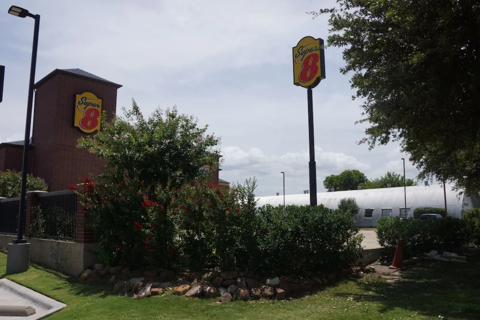 Super 8 Farmers Branch/north Dallas