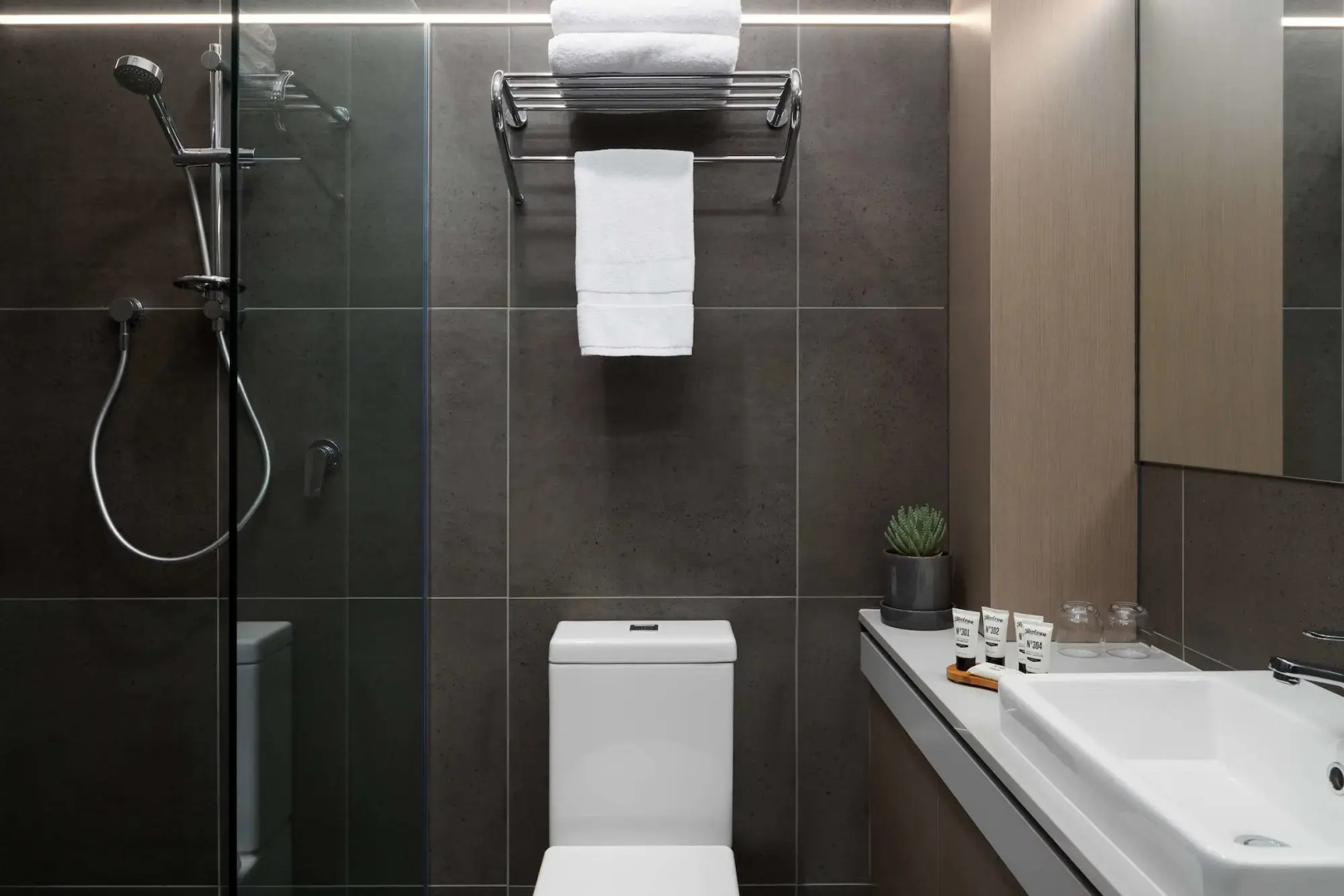 Rydges Pit Lane Hotel