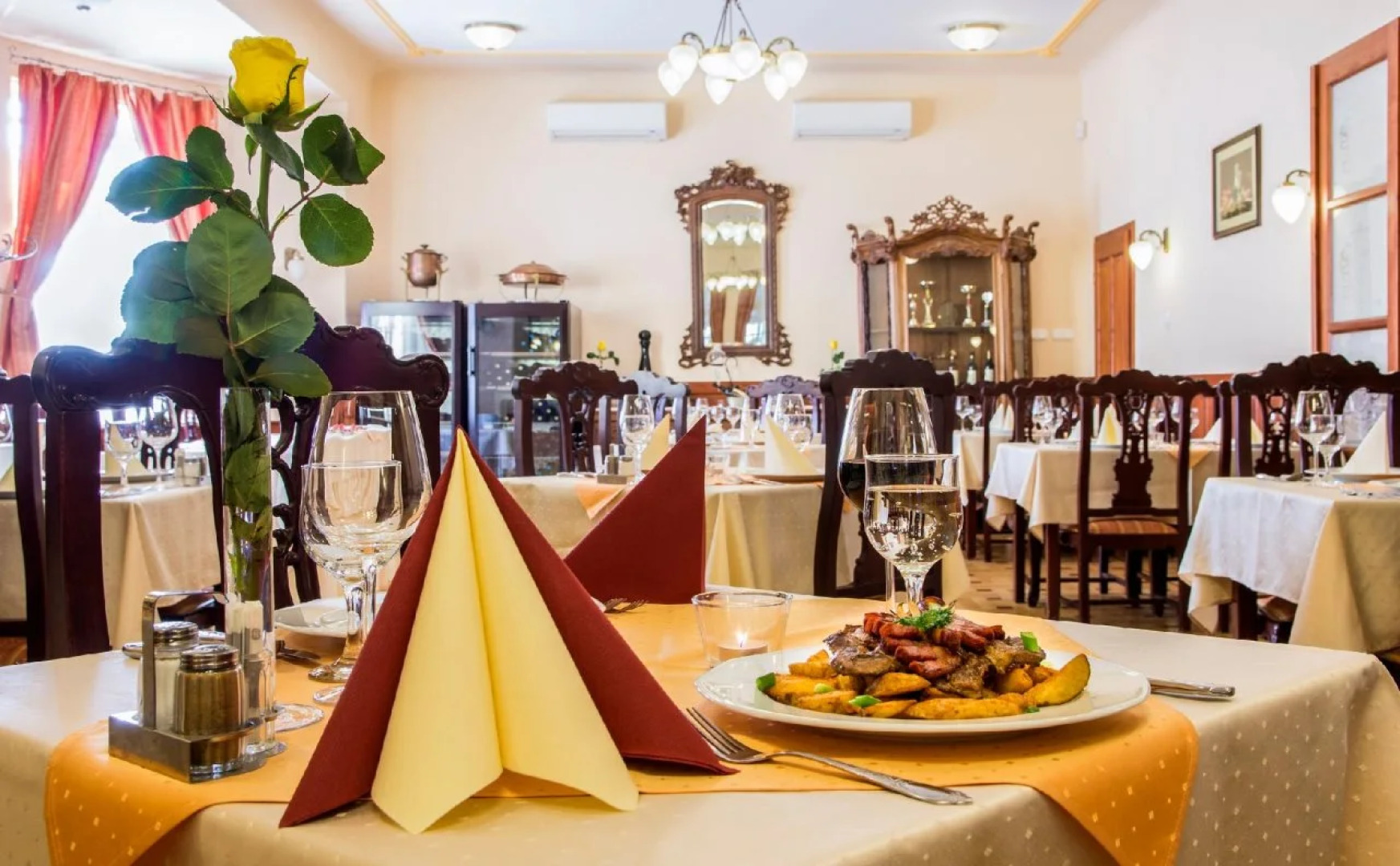 Fried Castle Hotel and Restaurant