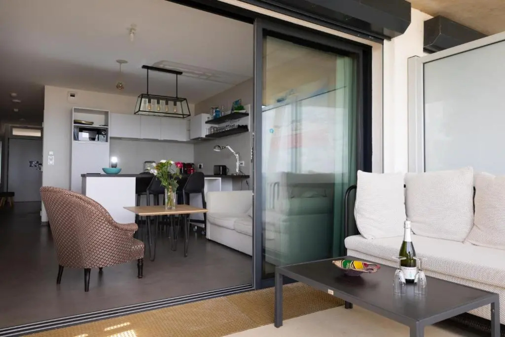 Le Rêve, les pieds dans l'eau, face à l'Ile de Ré