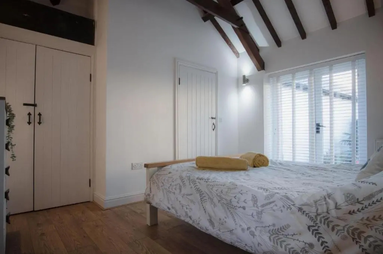 The Old Stables - 3 Bedroom Cottage - Angle