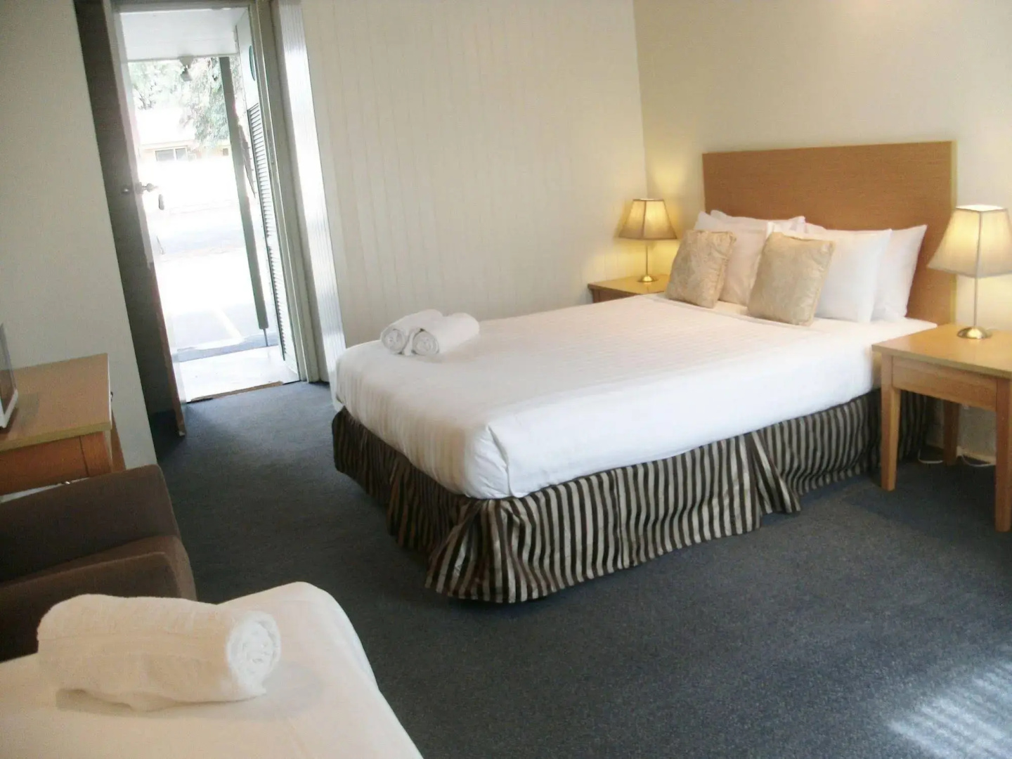 Parkwood Motel and Apartments