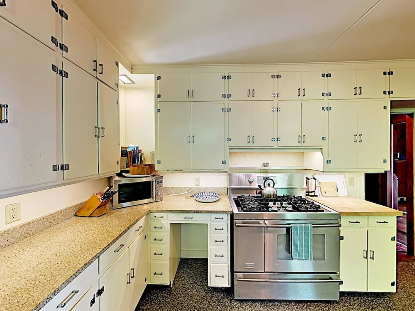 Cape Cod  On The Bay 3 Bedroom Home