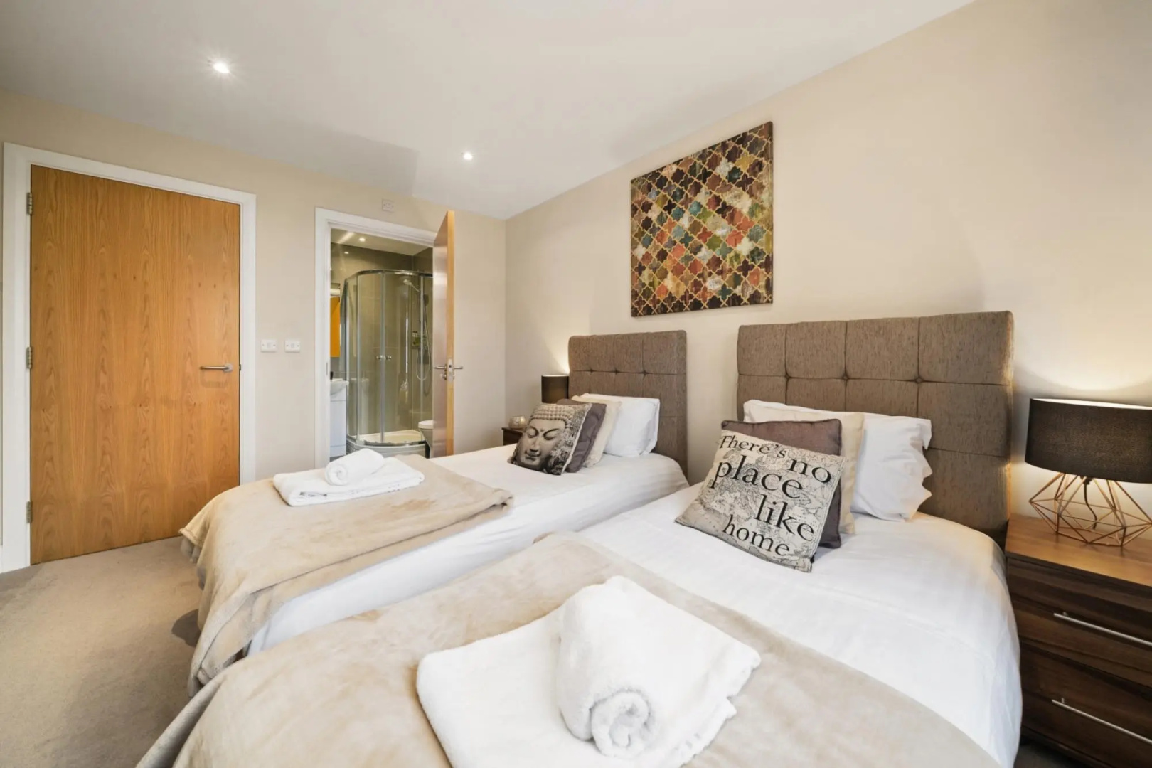 London Heathrow Living Serviced Apartments- Apt 11