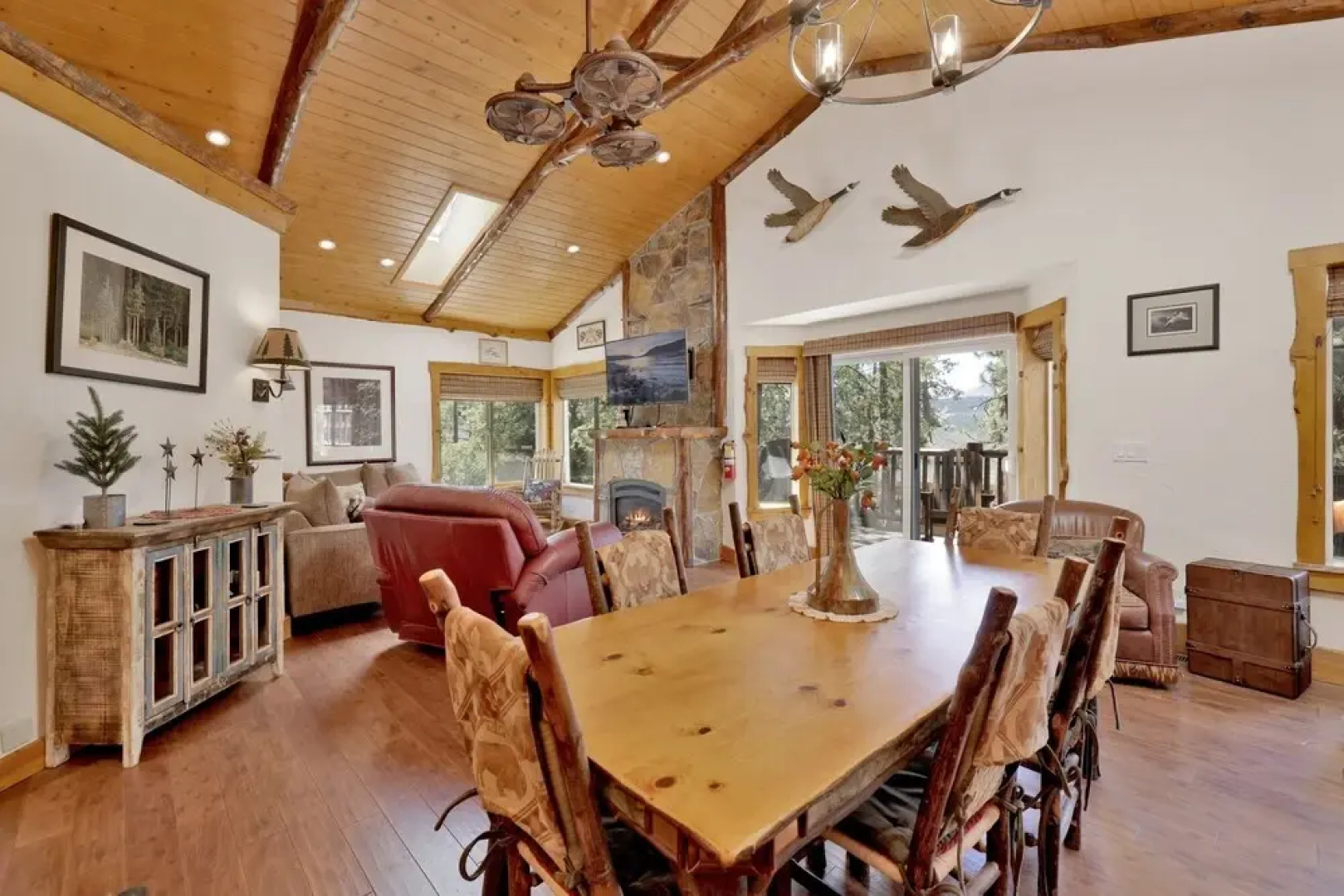 2164-fawnskin Tree House 3 Bedroom Home by Redawning