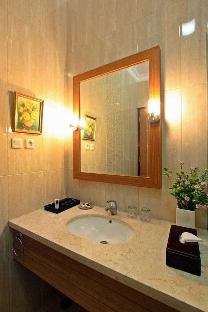 Grand Ussu Hotel & Convention