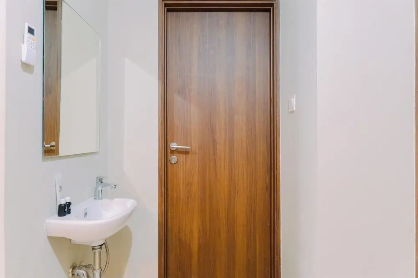 Homey And Minimalist 1Br Royal Sentul Park Apartment