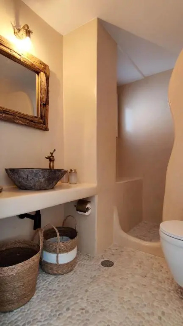 Laina Traditional Guest House