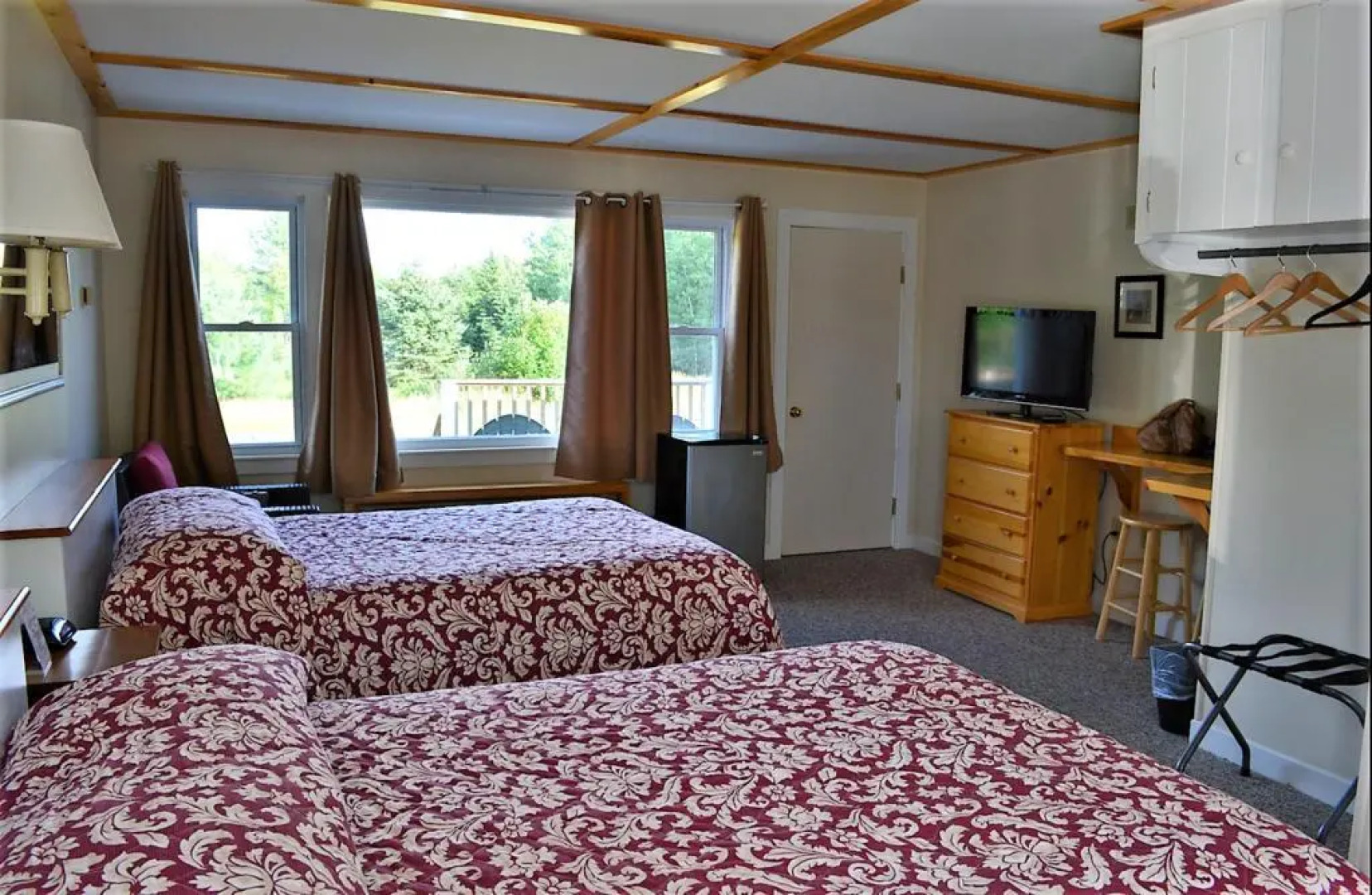 Eden Village Motel & Cottages