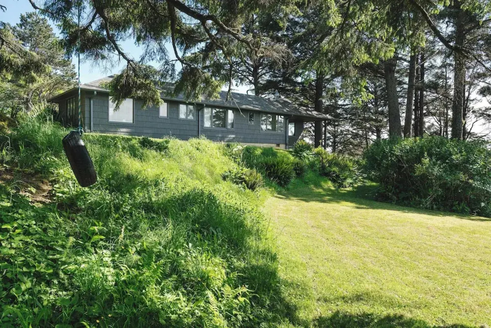 The Purcell House by Avantstay Surrounded in Lush Greenery w/ Large Yard & Ocean Views
