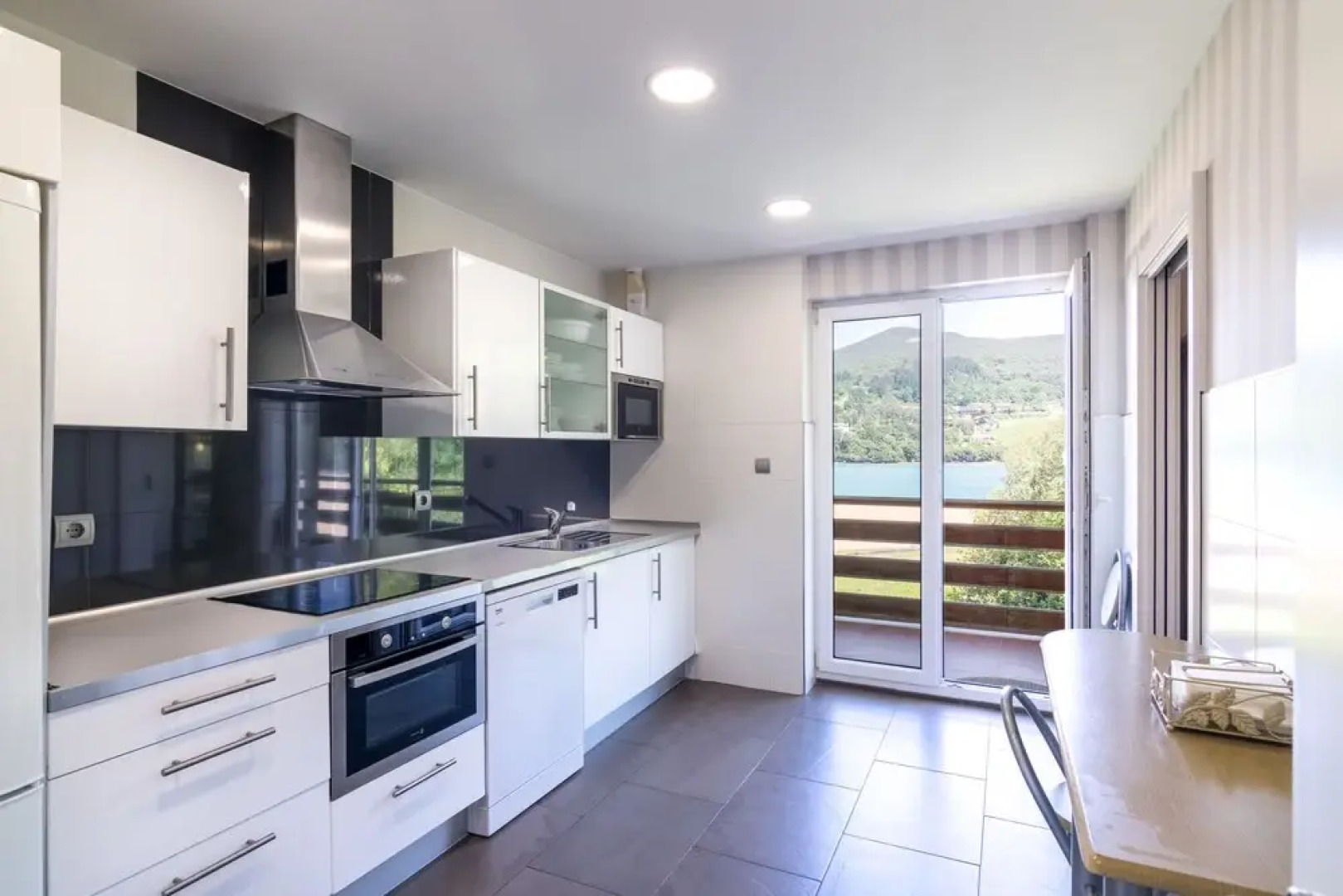 Sukarrieta by People Rentals