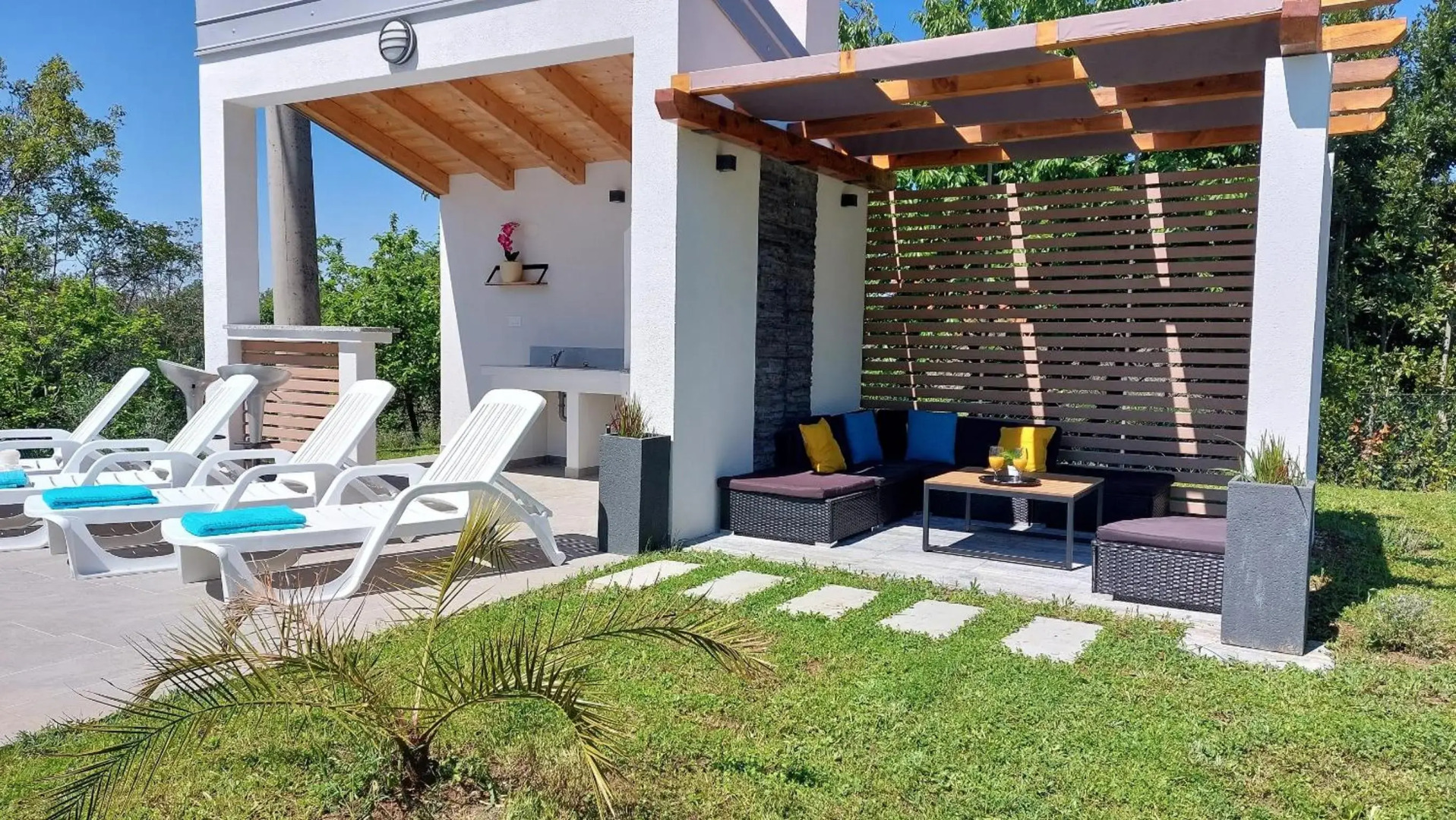 Villa Amoena with pool and sauna near Novigrad