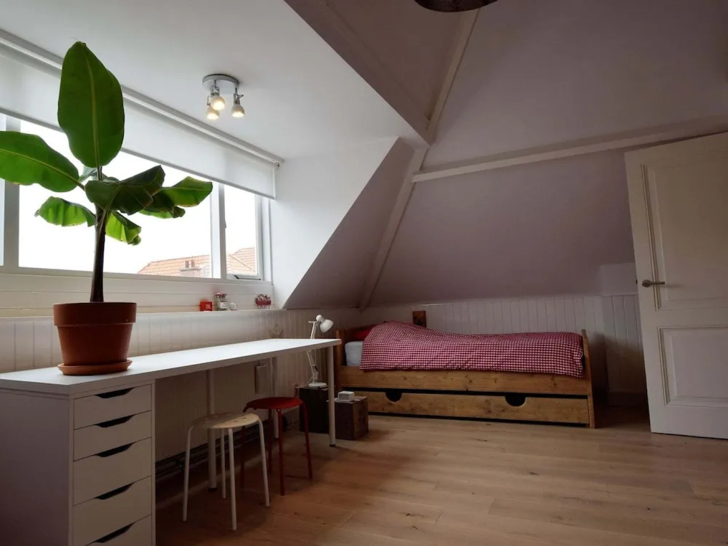 Quietly Located Mansion Near the Centre of The Hague