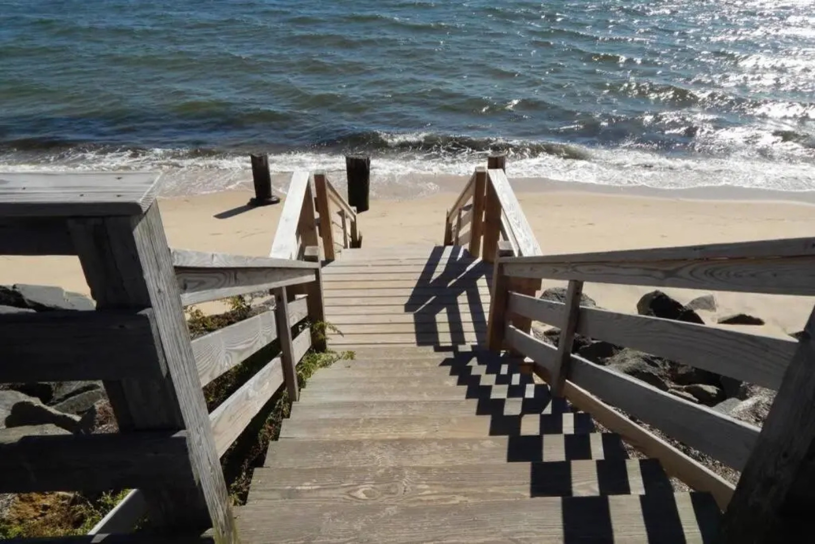 P-Town 2br Beach Beauty on the Bay. Water View!