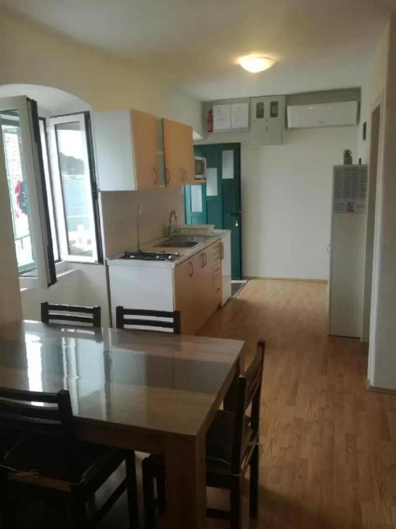 Apartment Kova - 10 m from sea: A1 Murter, Island Murter