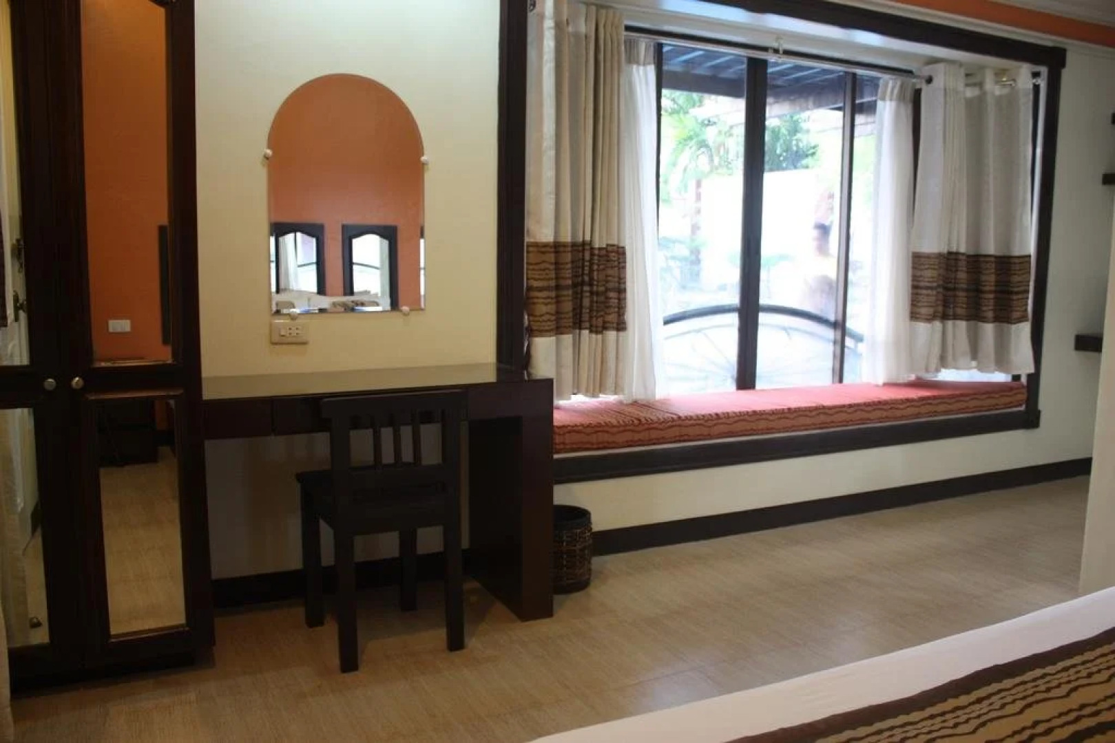 La Piscine Bed And Breakfast