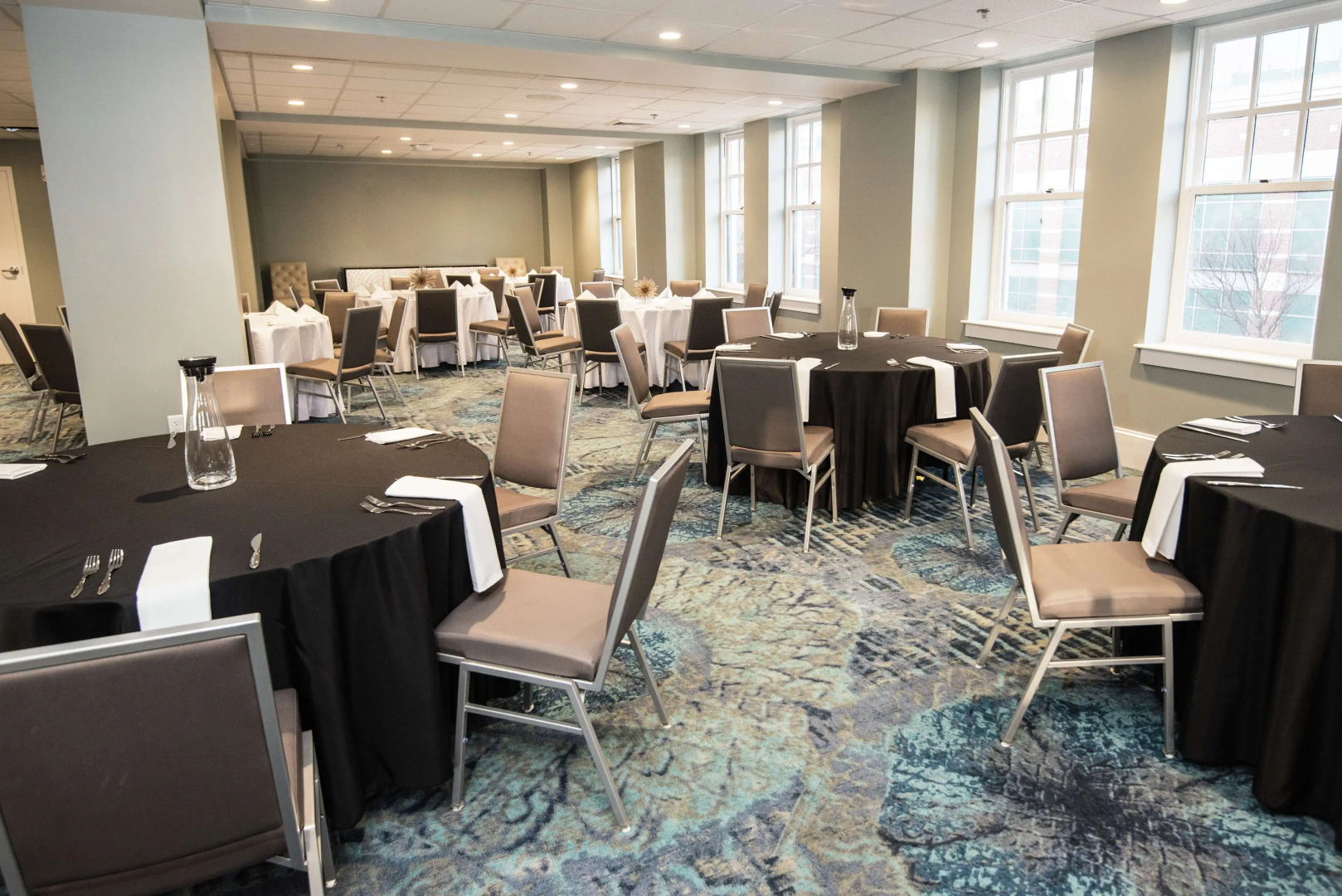 Redmont Hotel Birmingham, Curio Collection by Hilton