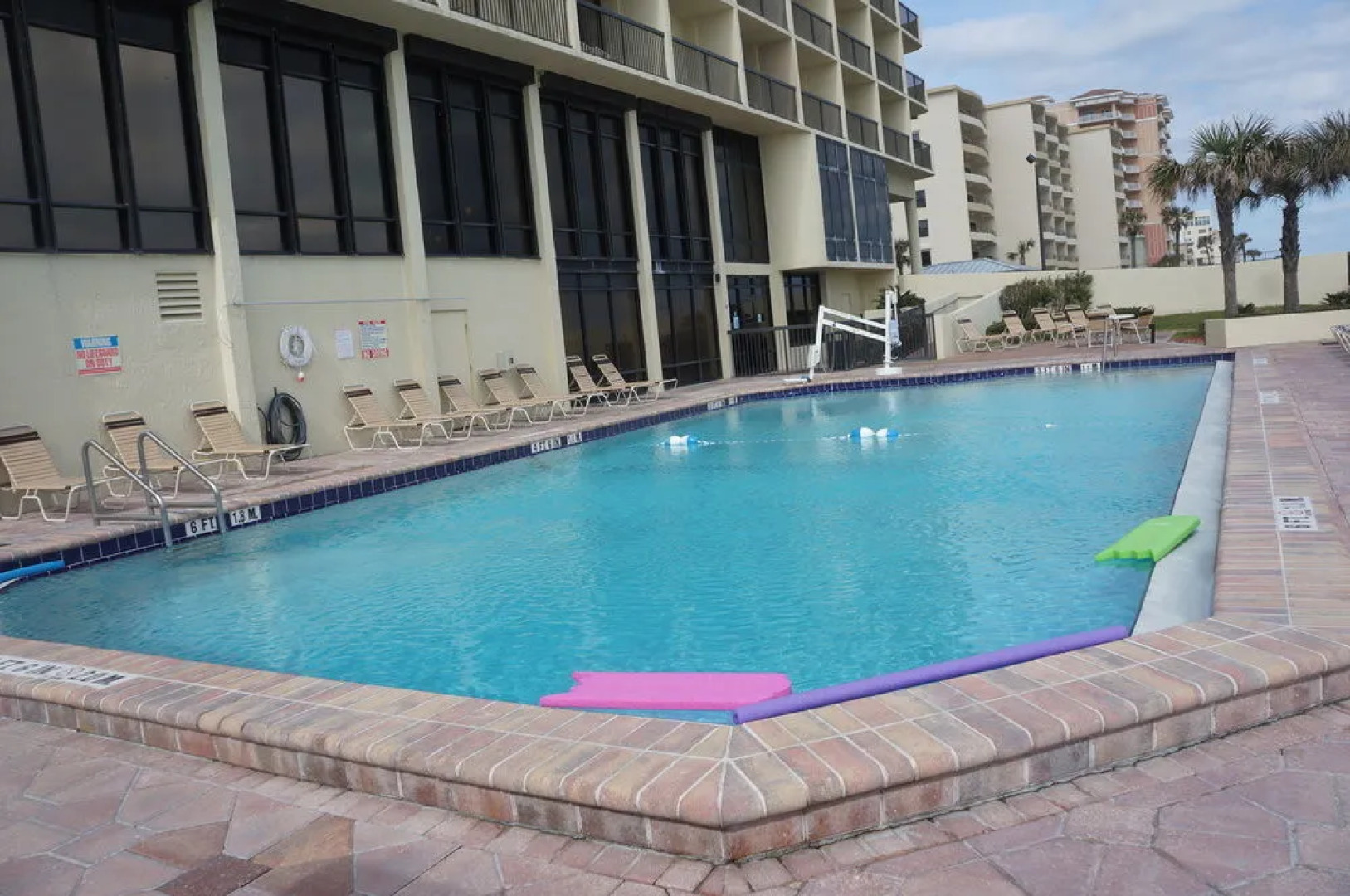 Holiday Inn Express Hotel & Suites Oceanfront Daytona Beach Shor