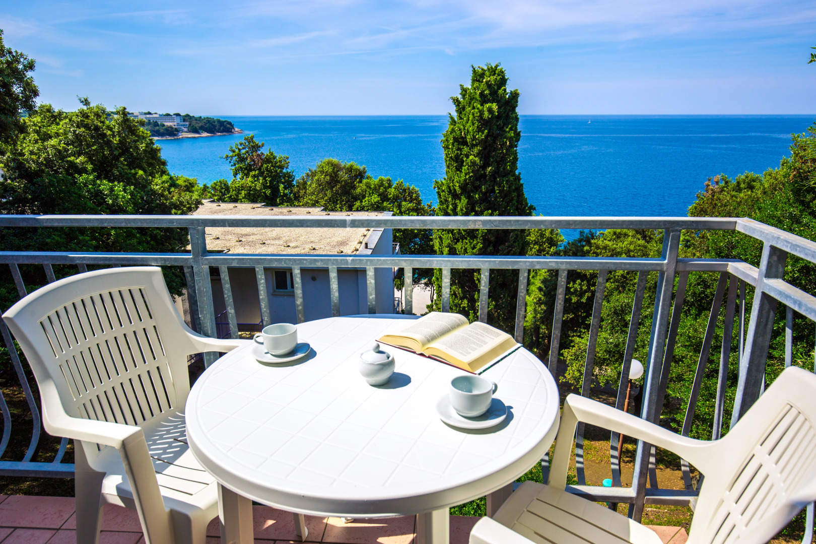 Splendid Golden Rocks Resort