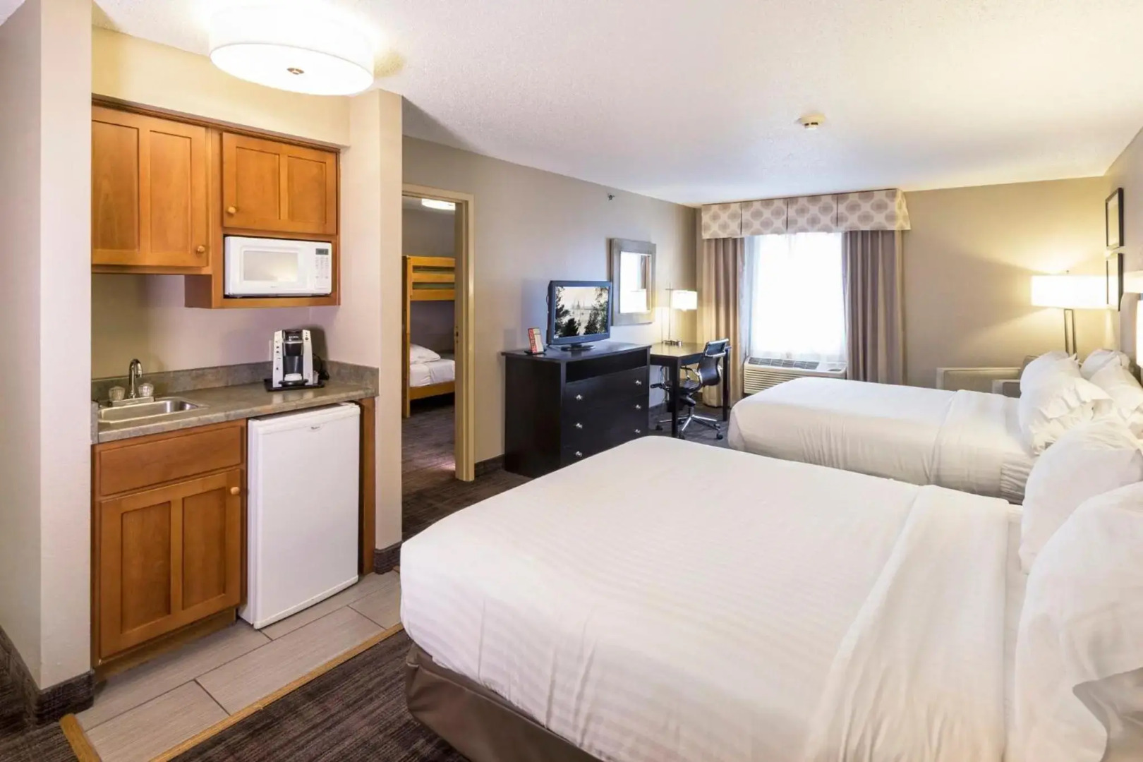 Holiday Inn Express & Suites St. Joseph