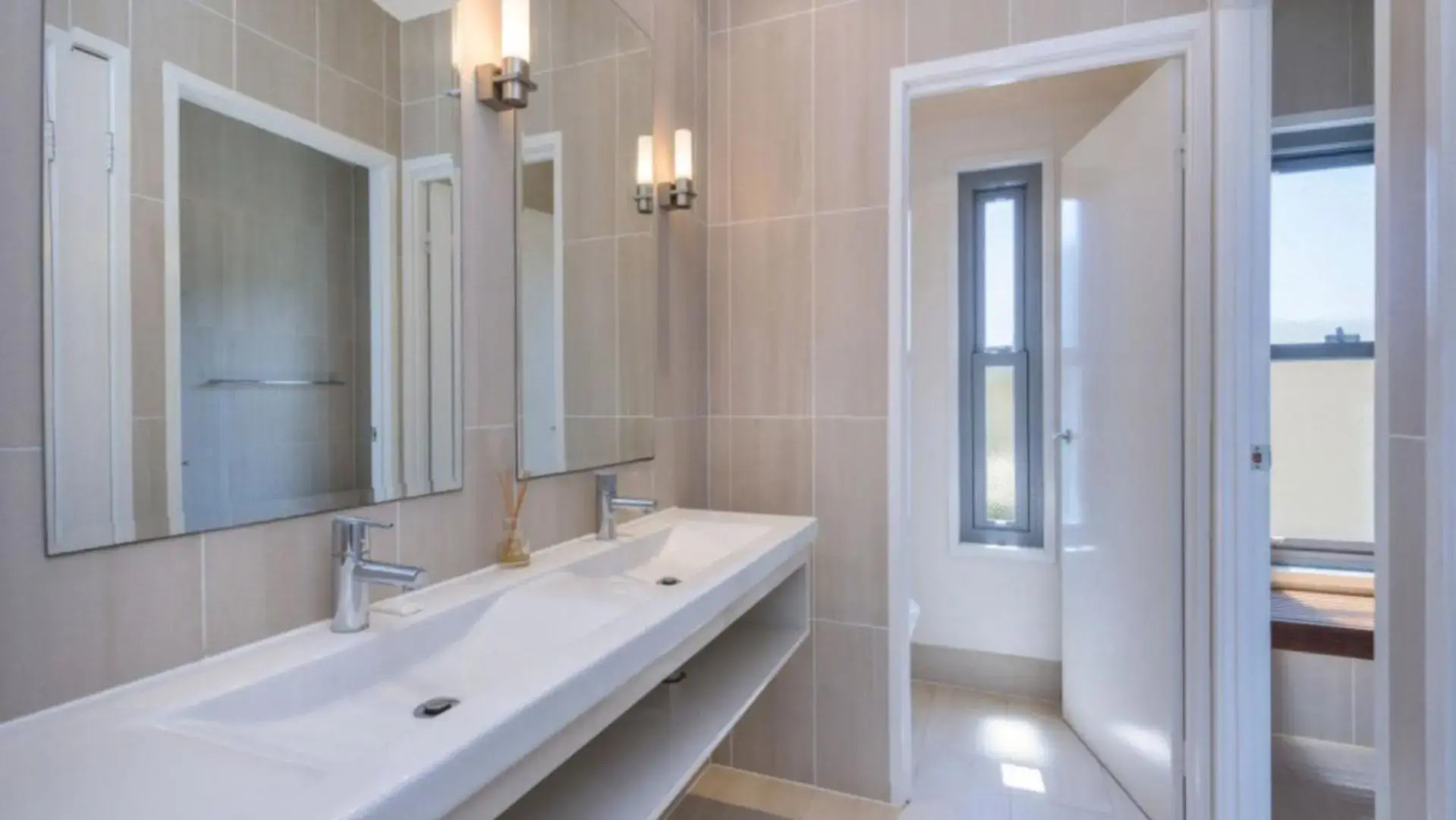 Moffat Retreat, Moffat Beach