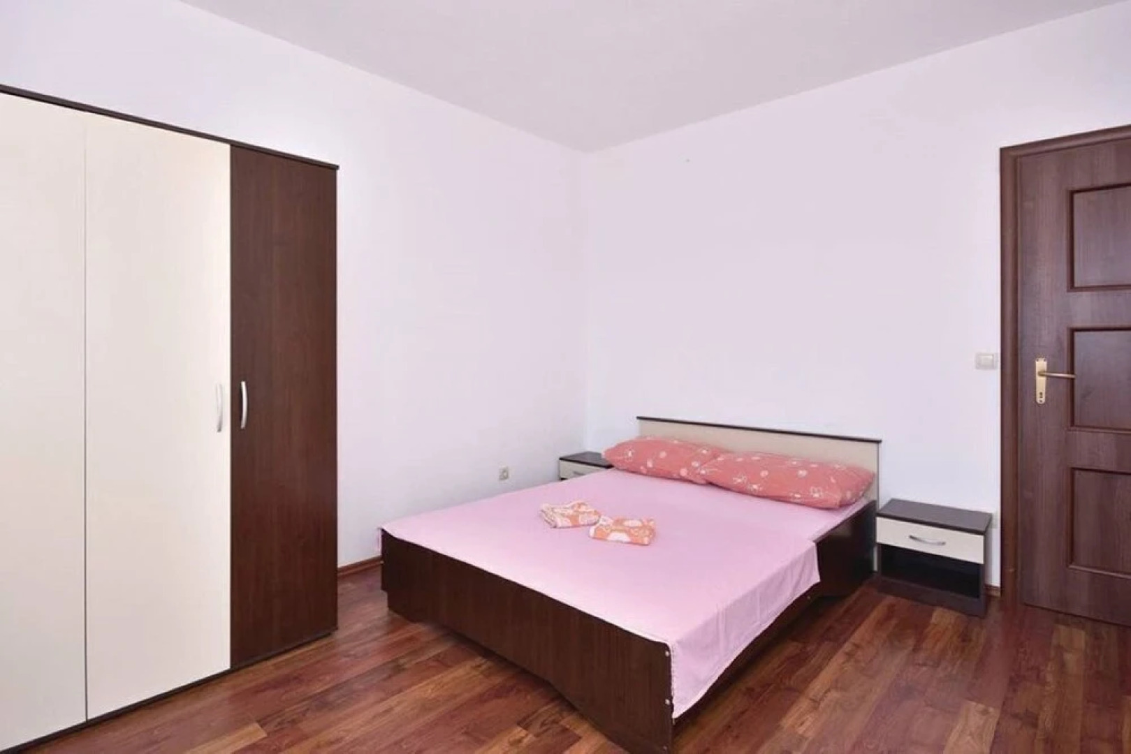 Emilie's House And Apartment