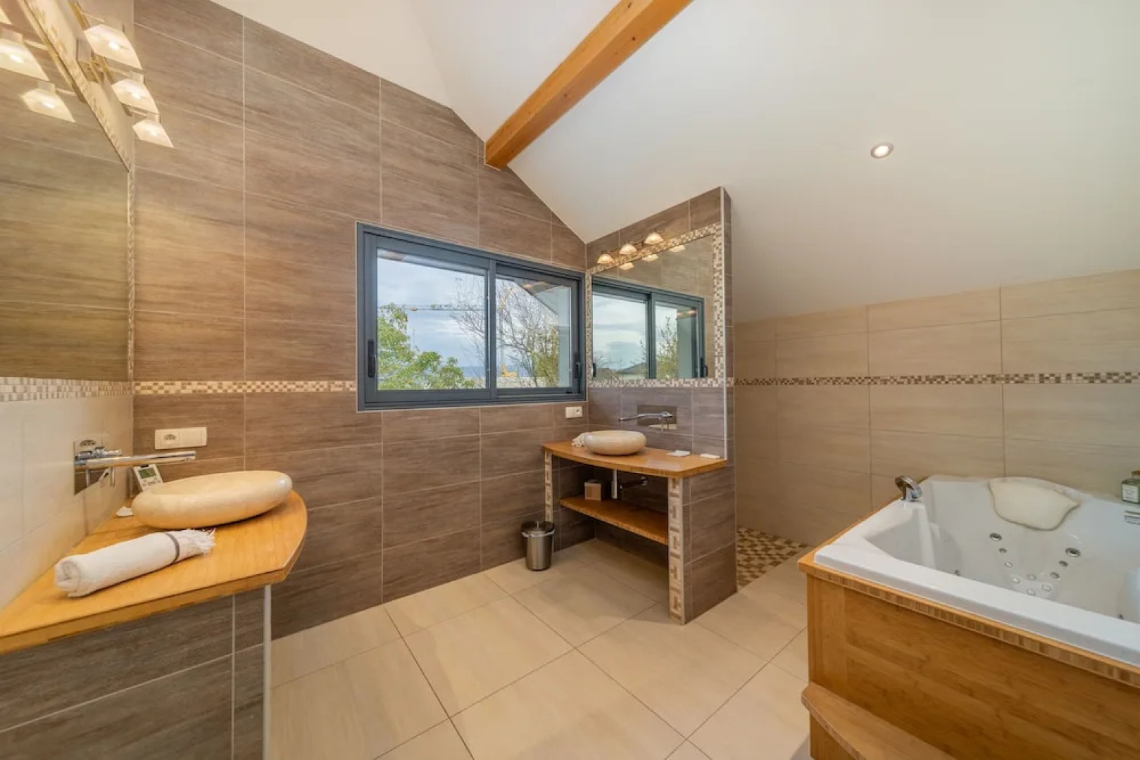 Dream 5BD Villa for Families Geneva 14KM