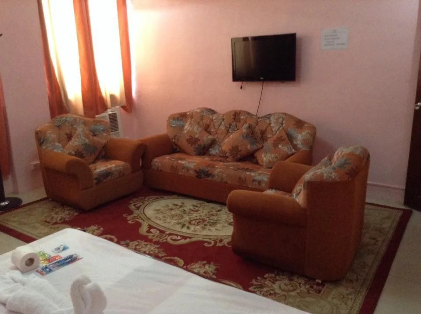 Royal Crest Hotel Restaurant and Sports Centrum