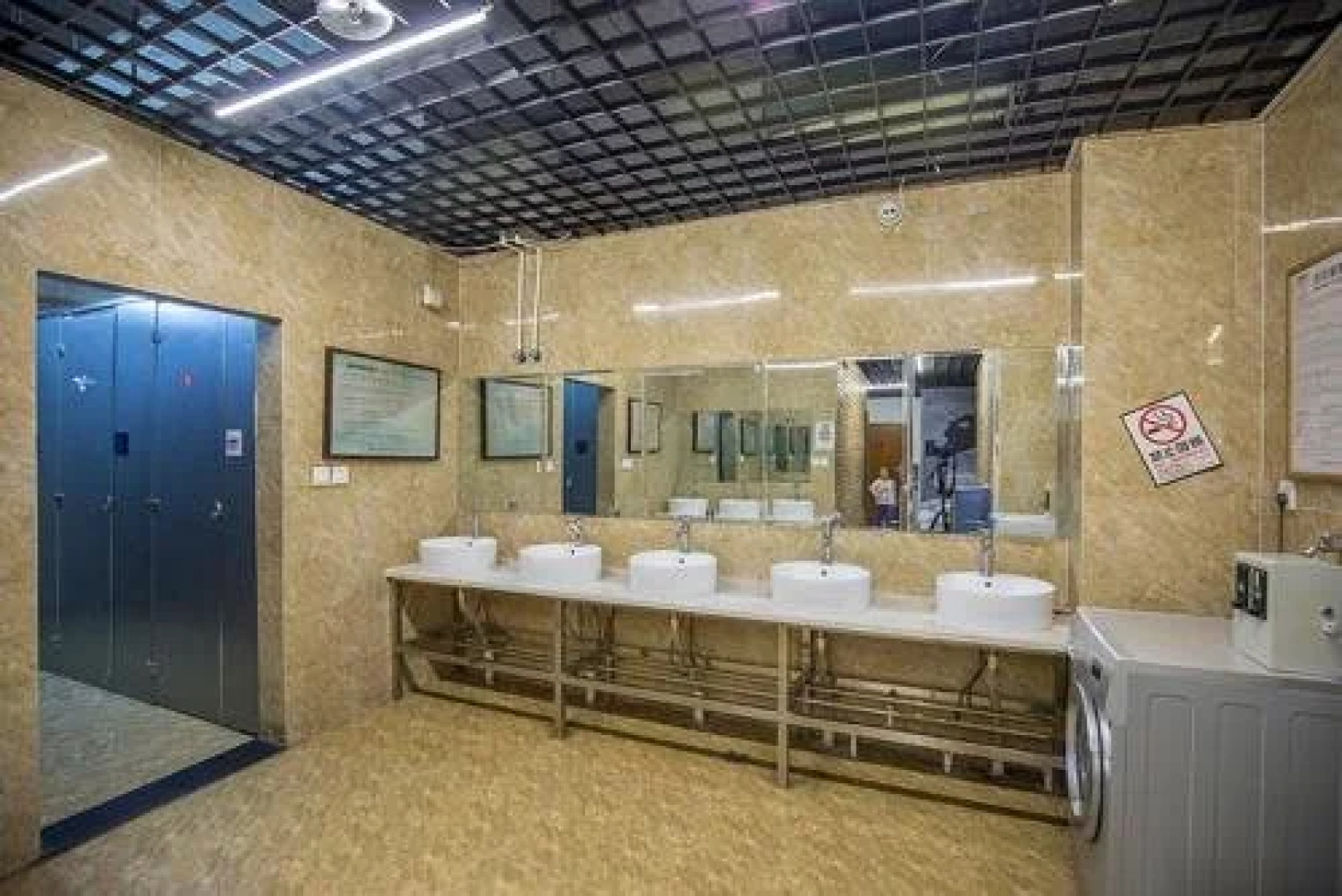 He Huang Memory Youth Hostel