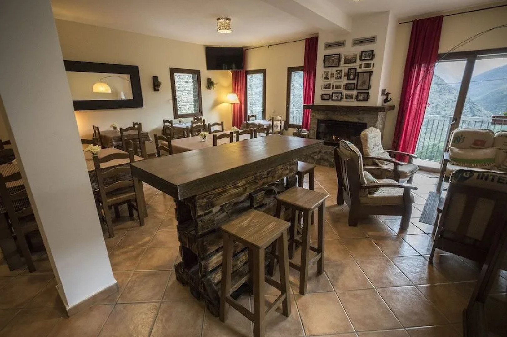 Abadia De Montenartro Hostel