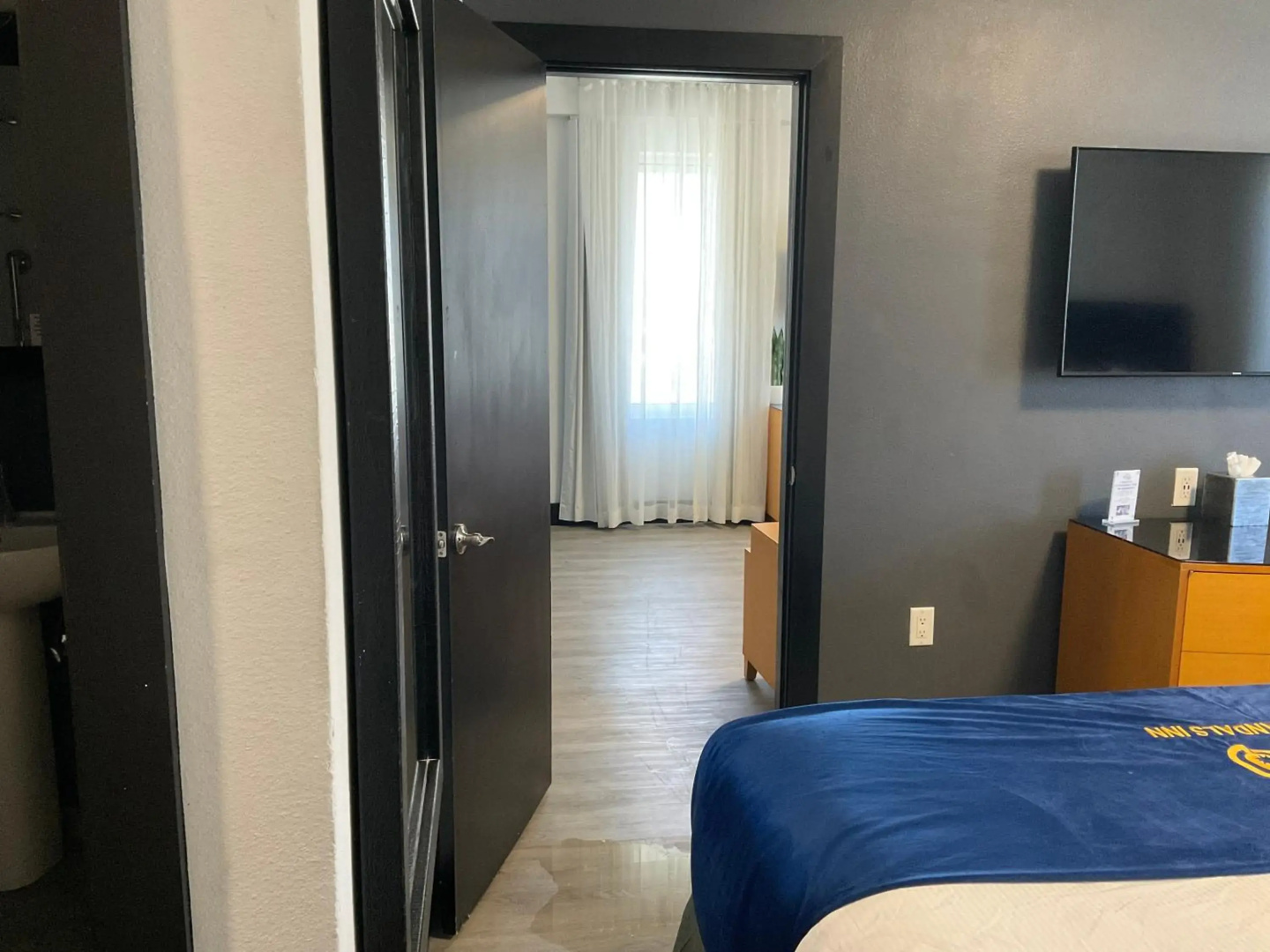 Streamline Hotel