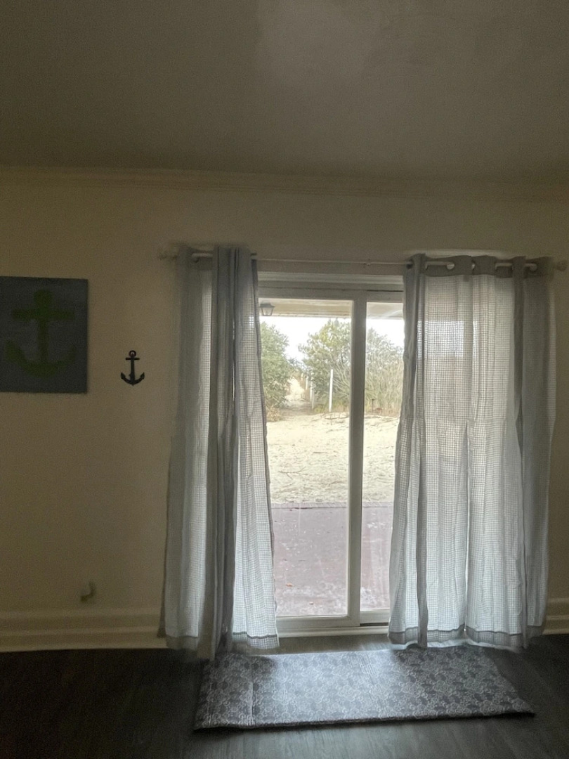 Roomy Beachfront Apartment, Deck, Game Room! 2 Bedroom Apts by RedAwning