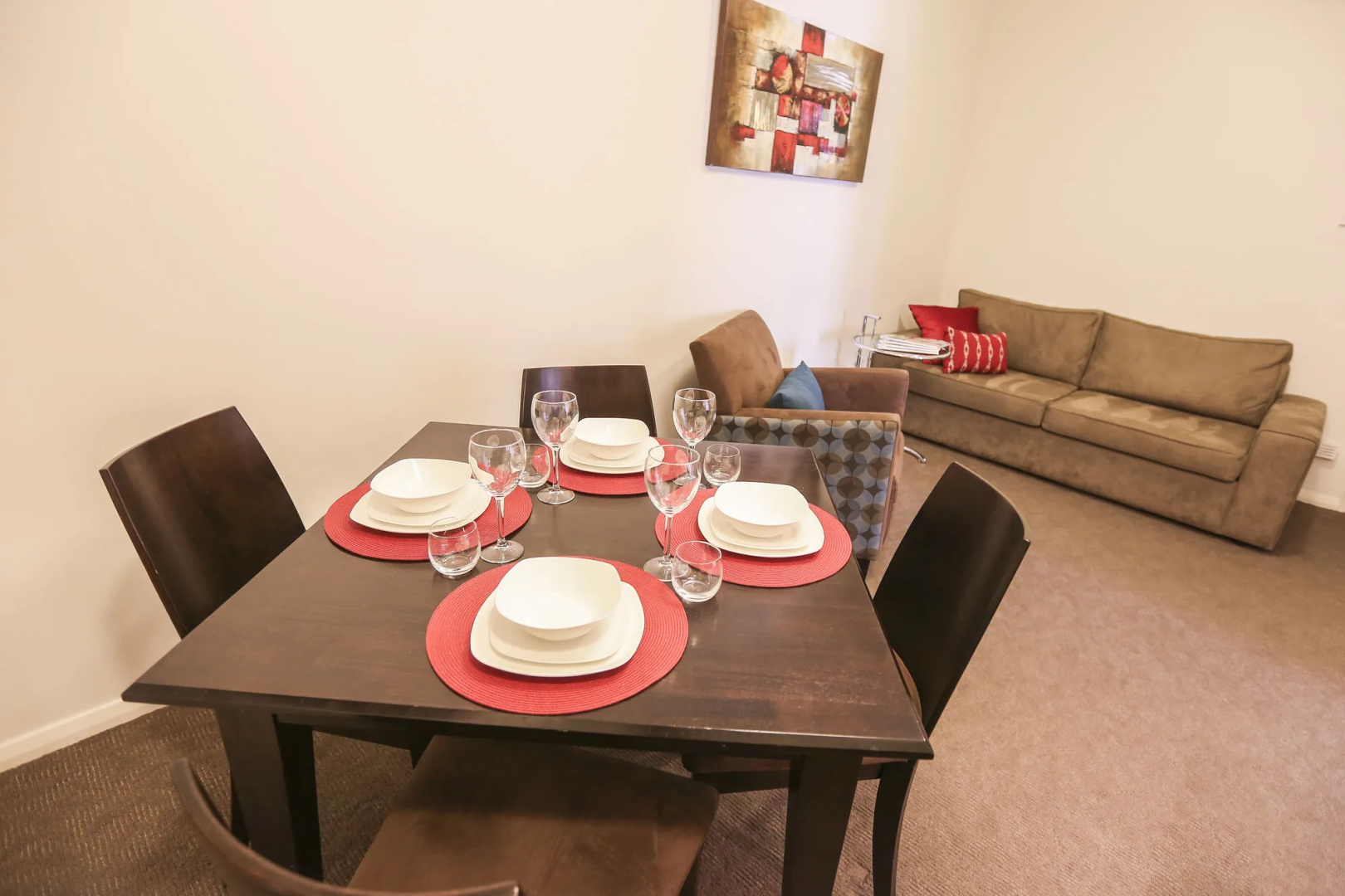 Indulge Apartments - Ontario