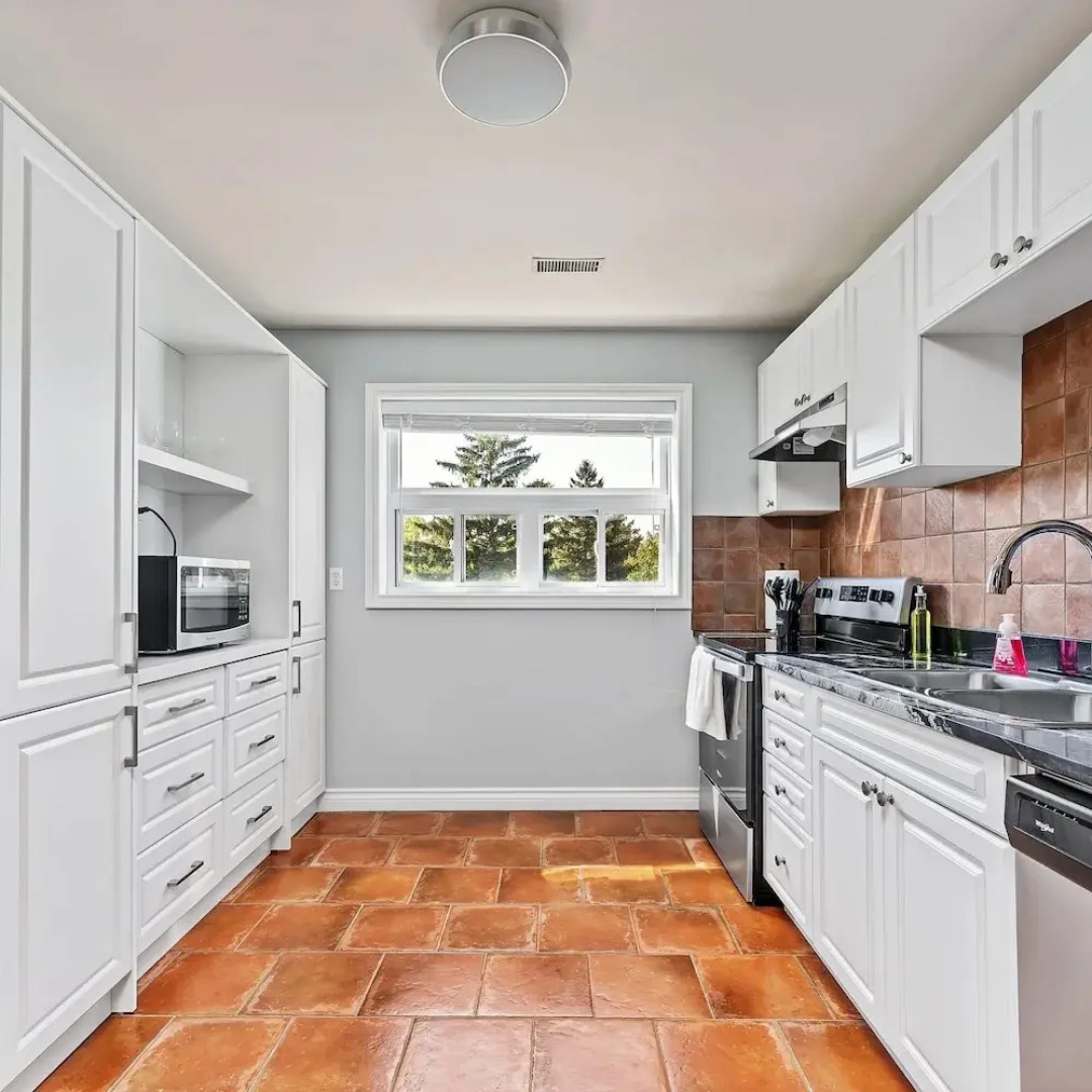 Private 2bdrm Unit With Ensuite Laundry - U5A