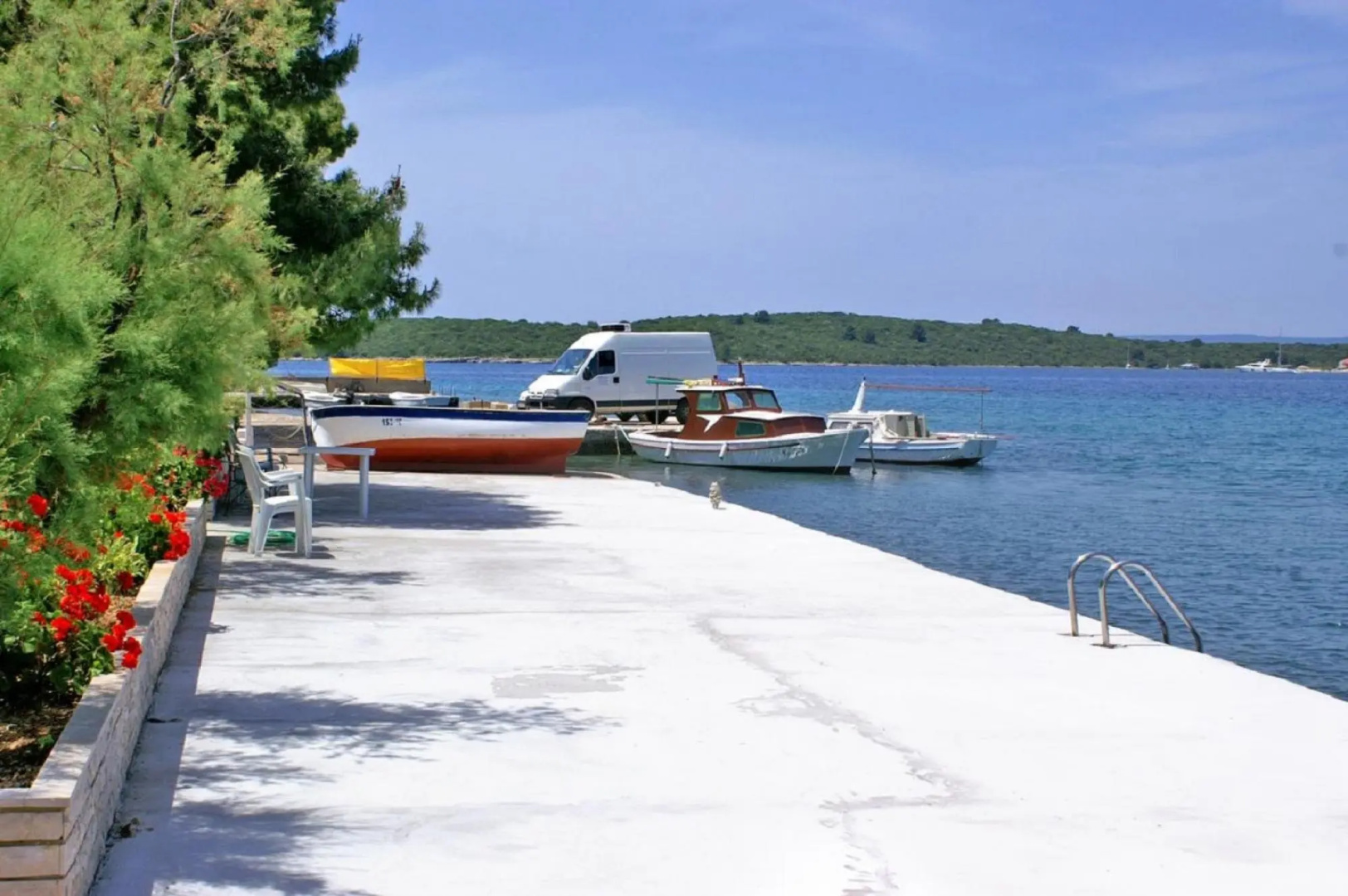Ljube - quiet location & close to the beach - A2(4+1)