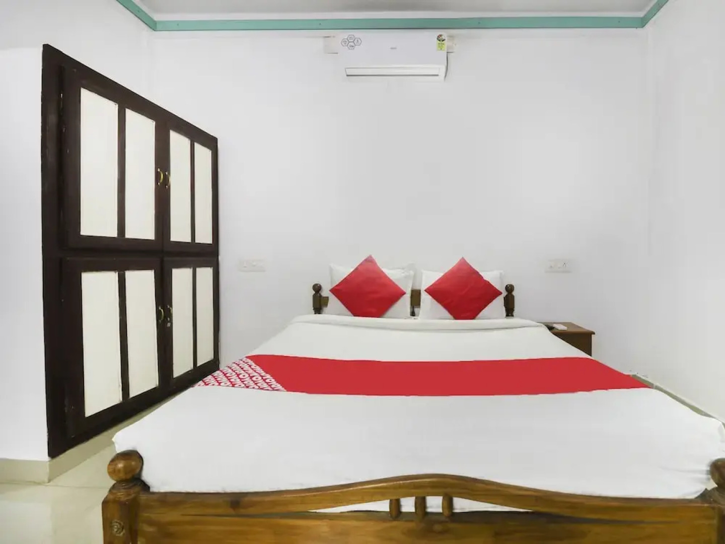 OYO 61270 313s Royal Suites