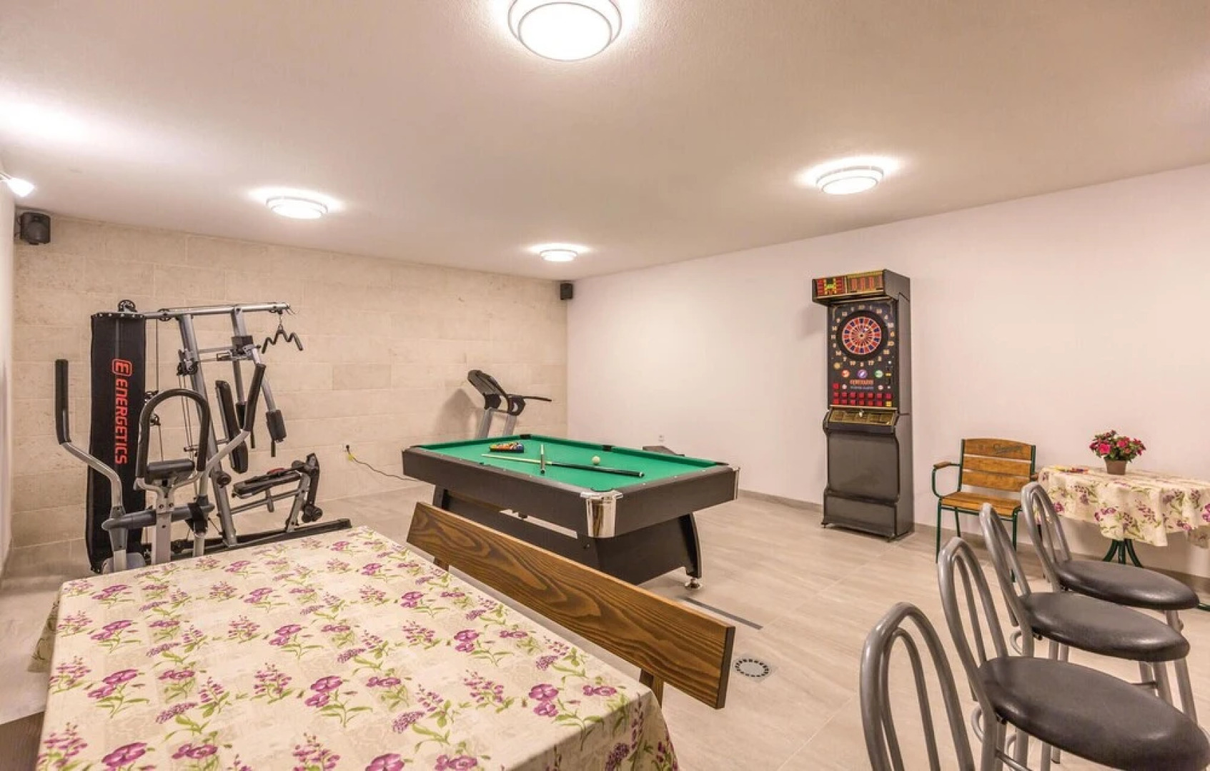 Amazing Home in Tucepi With Wifi and 4 Bedrooms