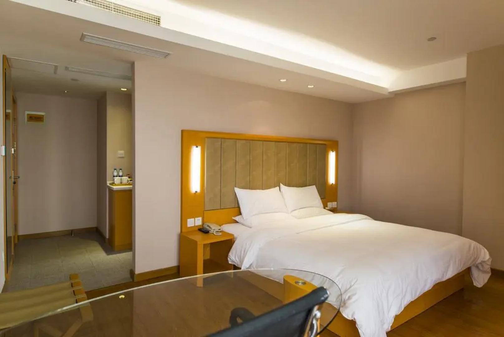 Ji Hotel (Daqing Tieren Square)