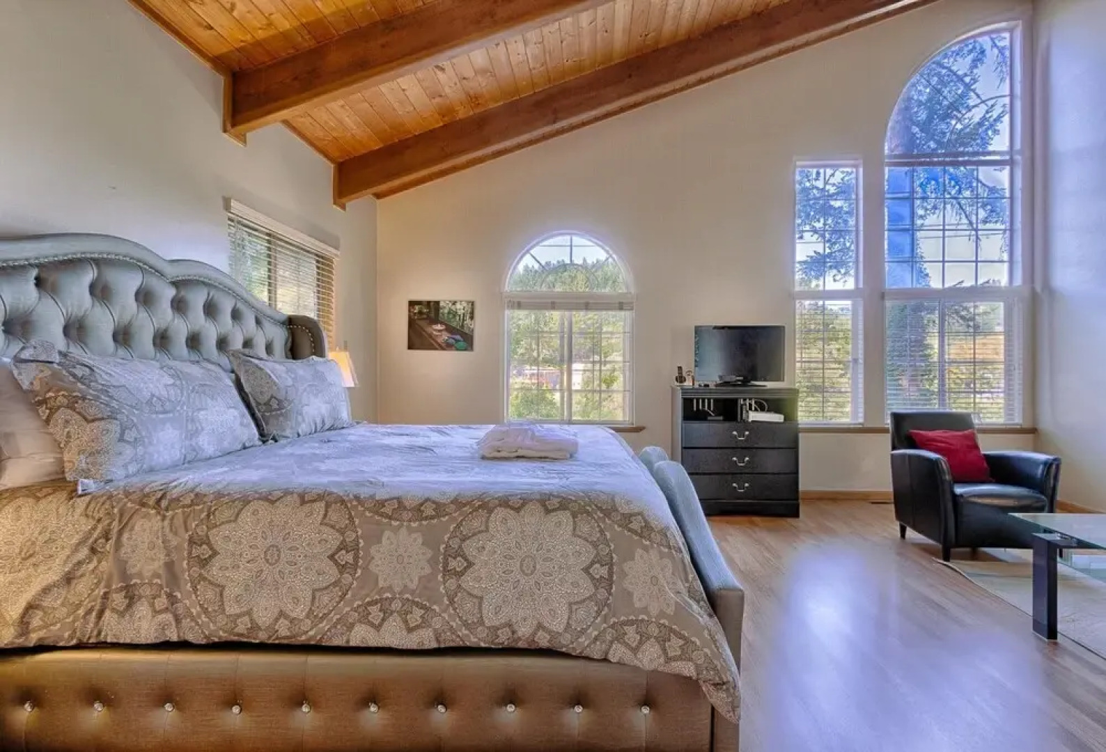 Moon River Redwoods Hot Tub BBQ Game Room Close to River