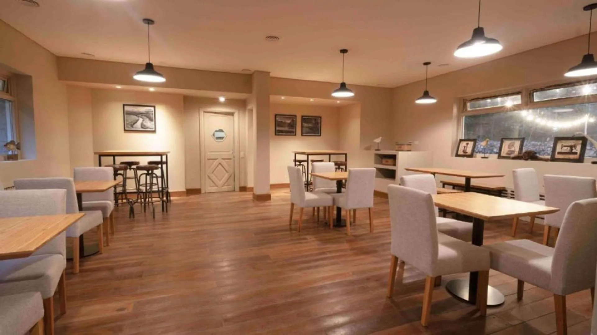 La Cascada Casa Patagónica by DON