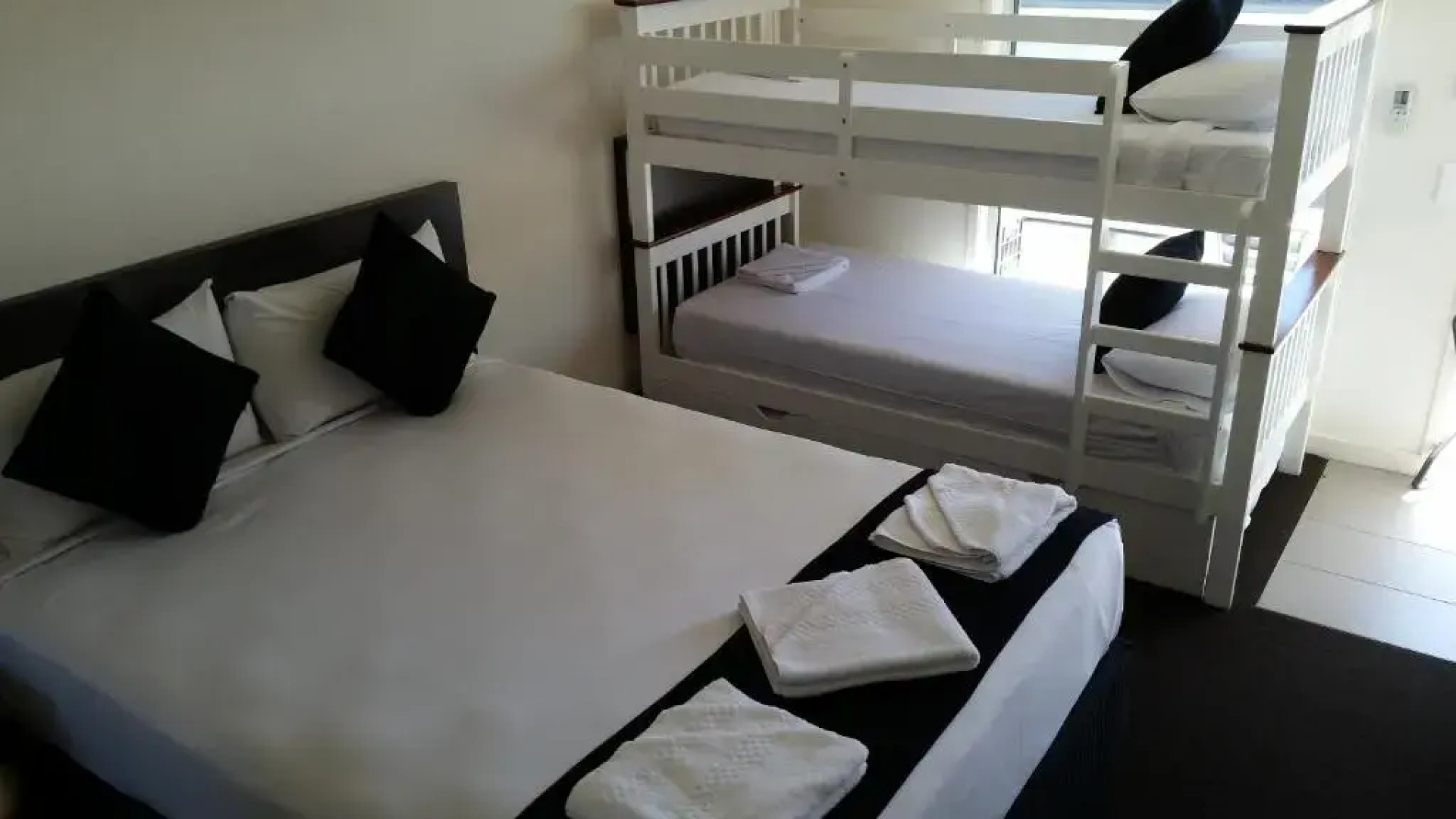 Dooleys Capella Tavern and Motel