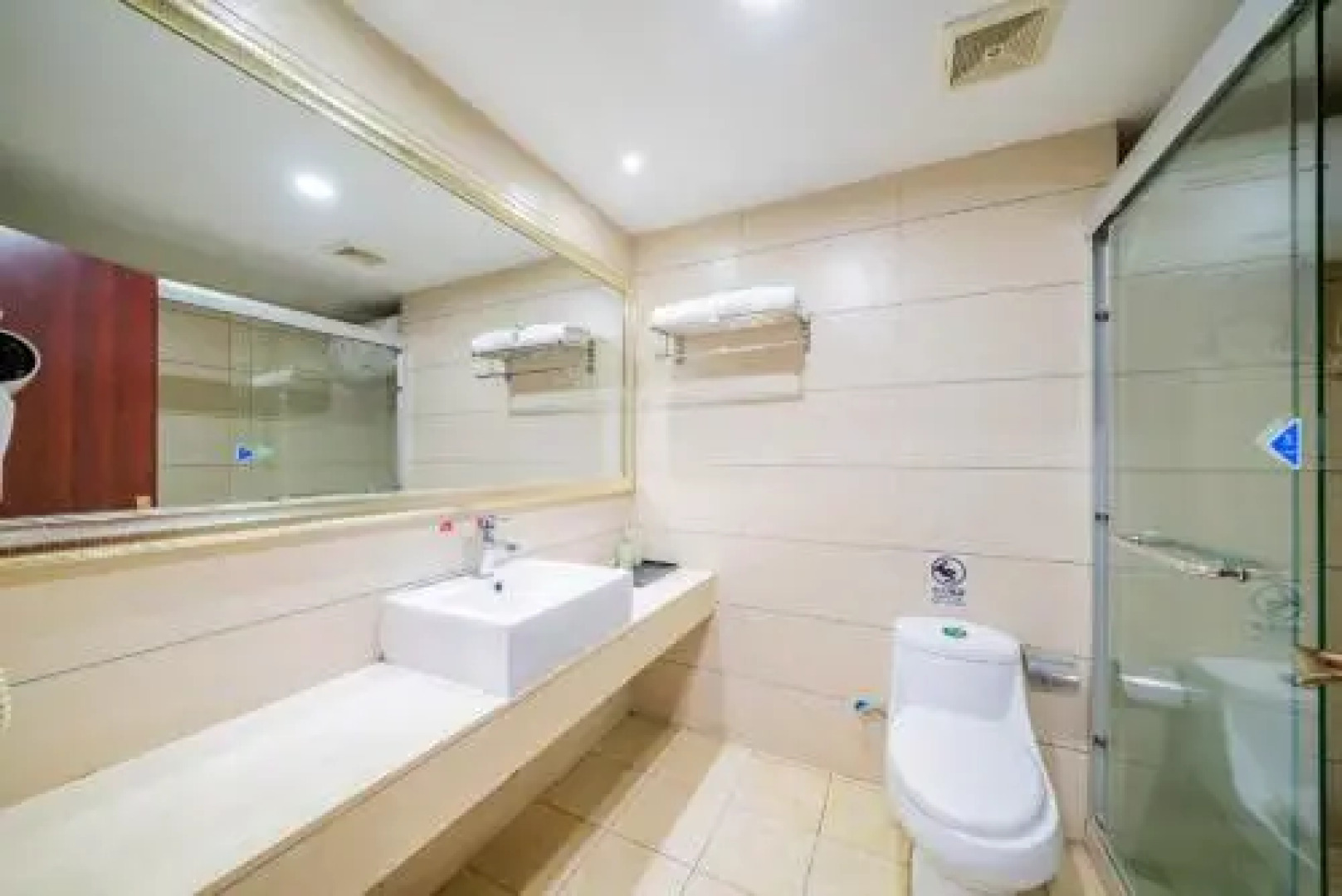 April Fair Duplex Apartment Guagnzhou South Railway Station Ao Yuan Yue Shi Dai Branch