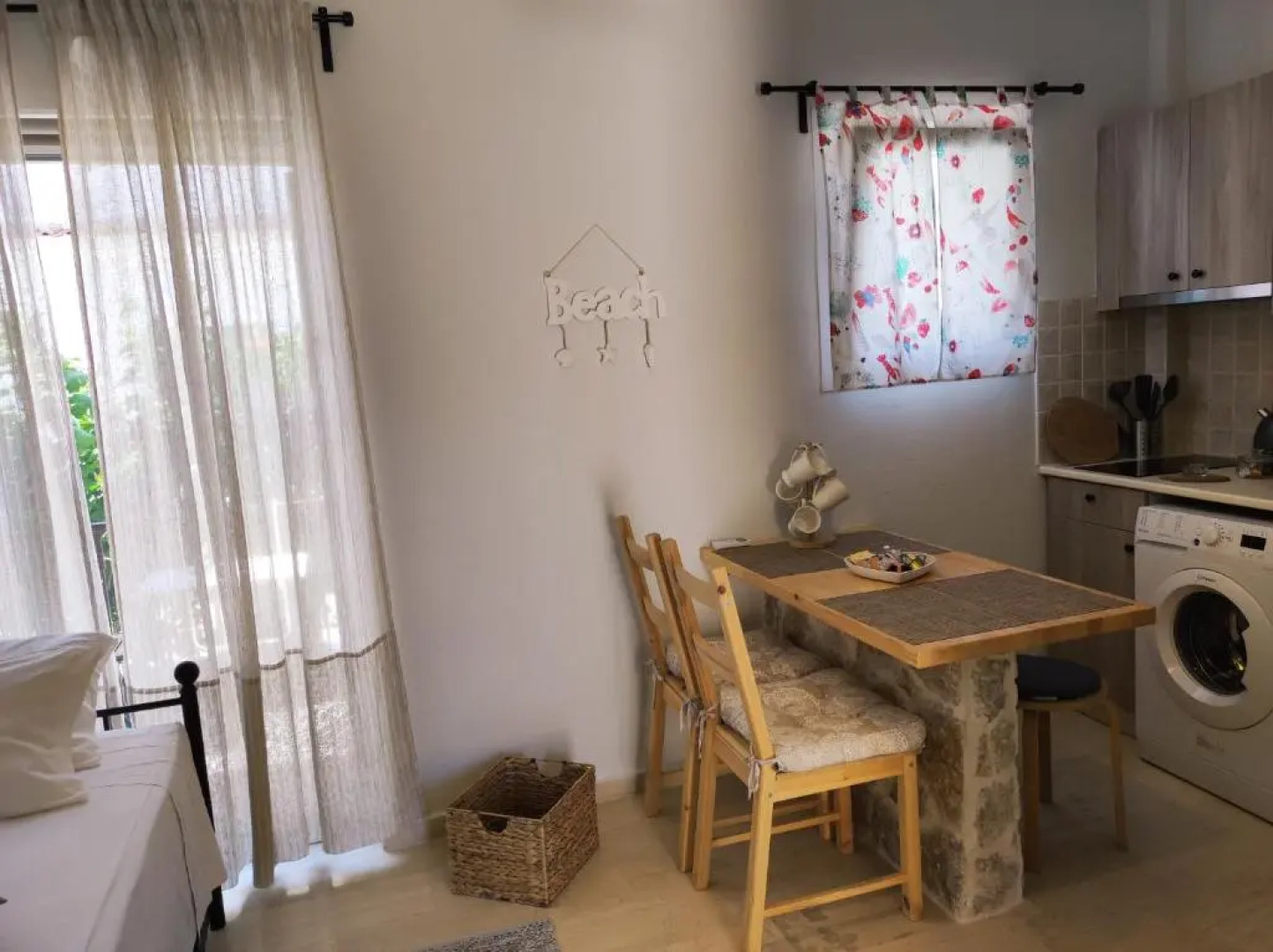 Thalassa Apartments & Studios