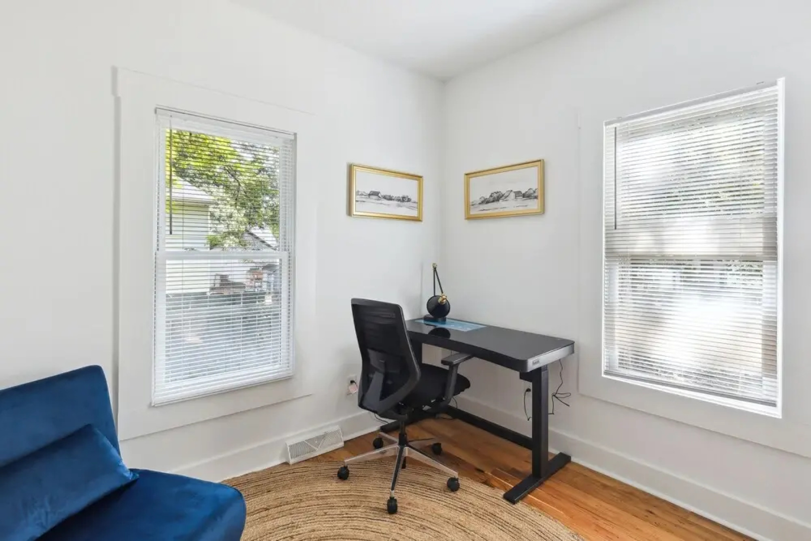 Downtown Delight: Cozy & Pet-friendly Retreat 3 Bedroom Home by RedAwning