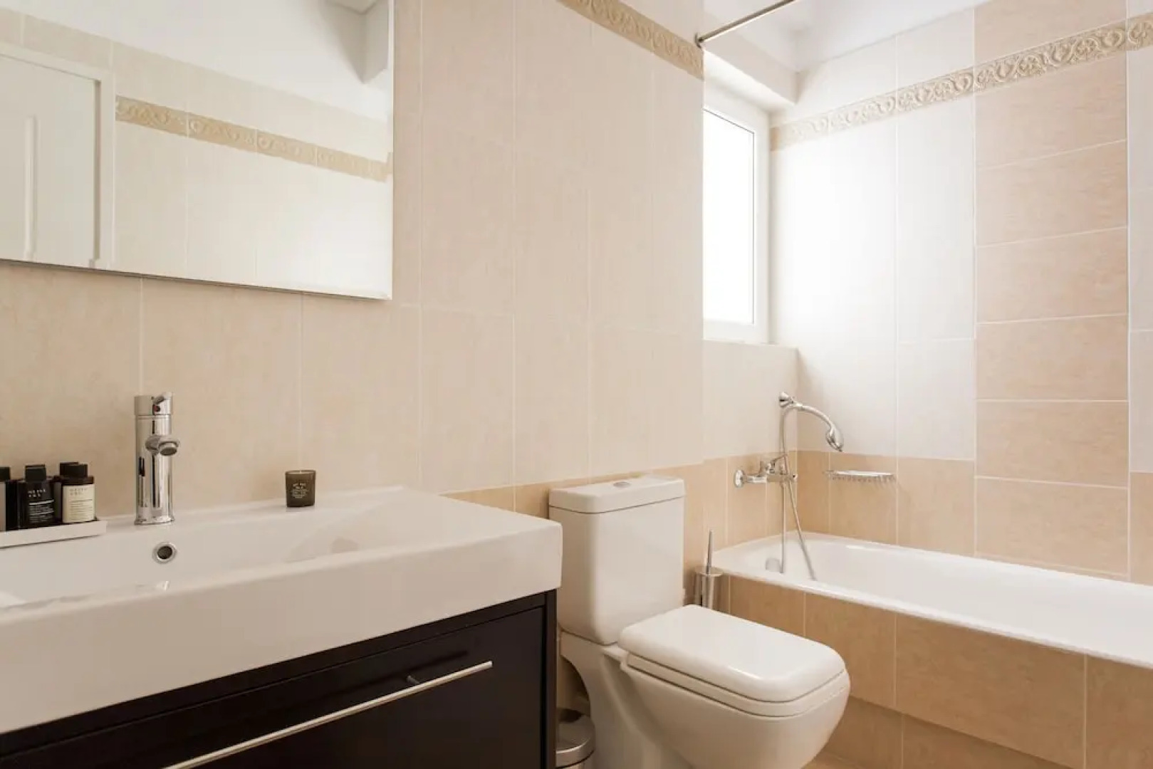 UPSTREET Superb & Comfy 2 BD Apt-Marousi