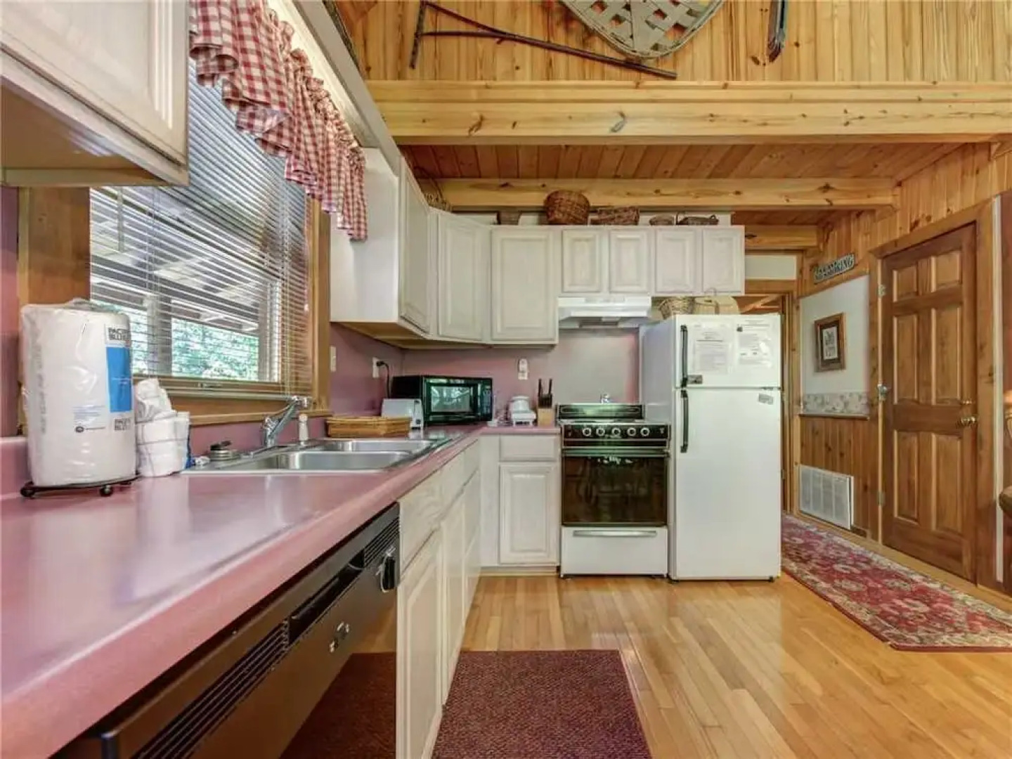 Buckhorn  2 Bedroom Home with Hot Tub