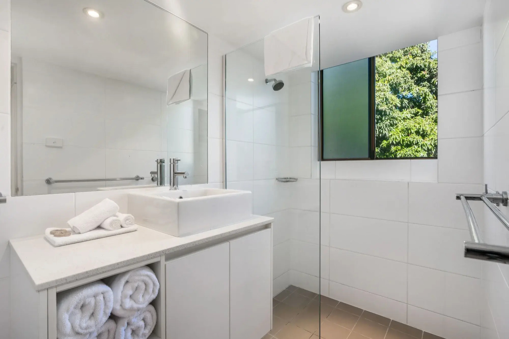 Bayview Beachfront Apartments, in town right on the beach